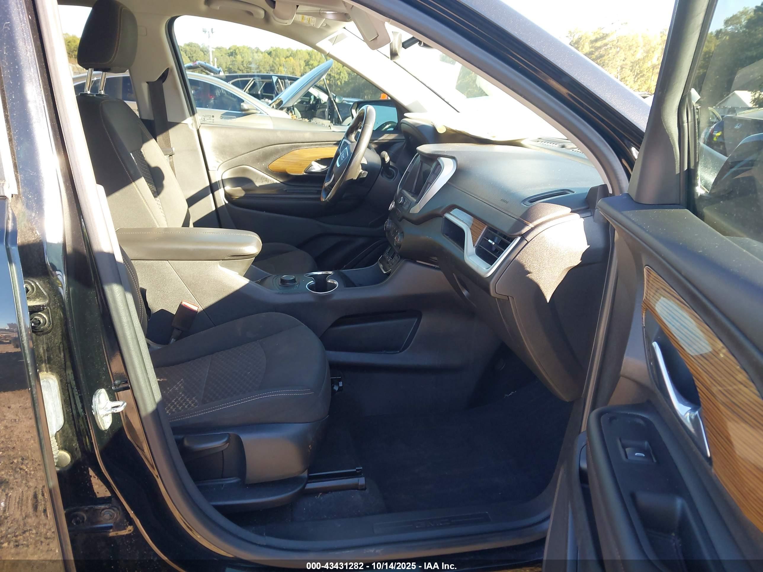 GMC TERRAIN image 5