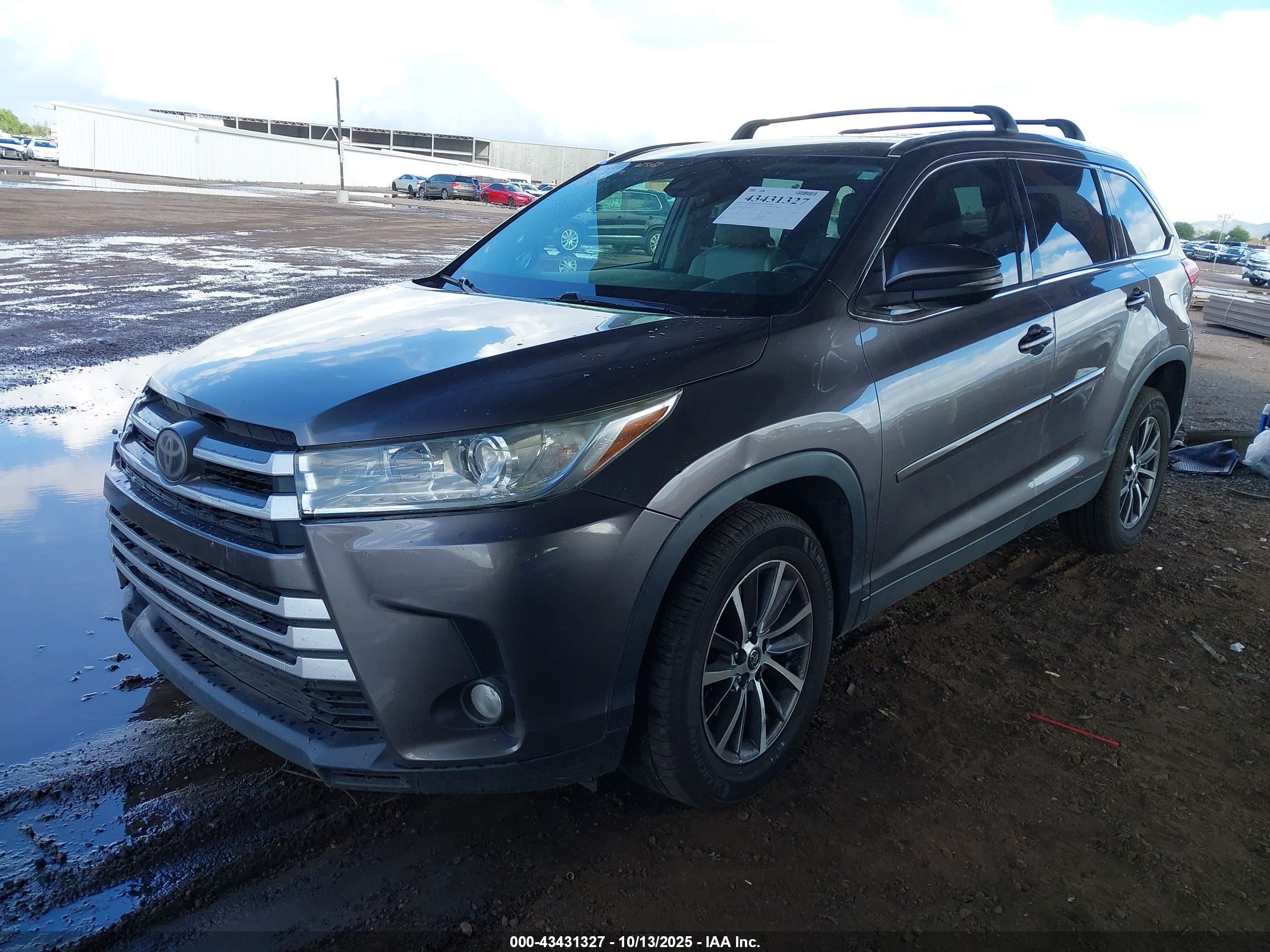 TOYOTA HIGHLANDER image 2