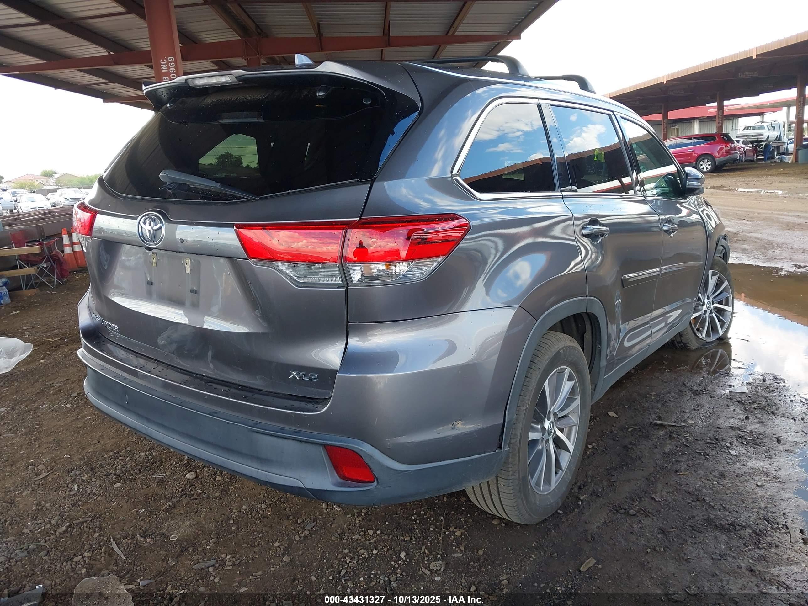 TOYOTA HIGHLANDER image 4