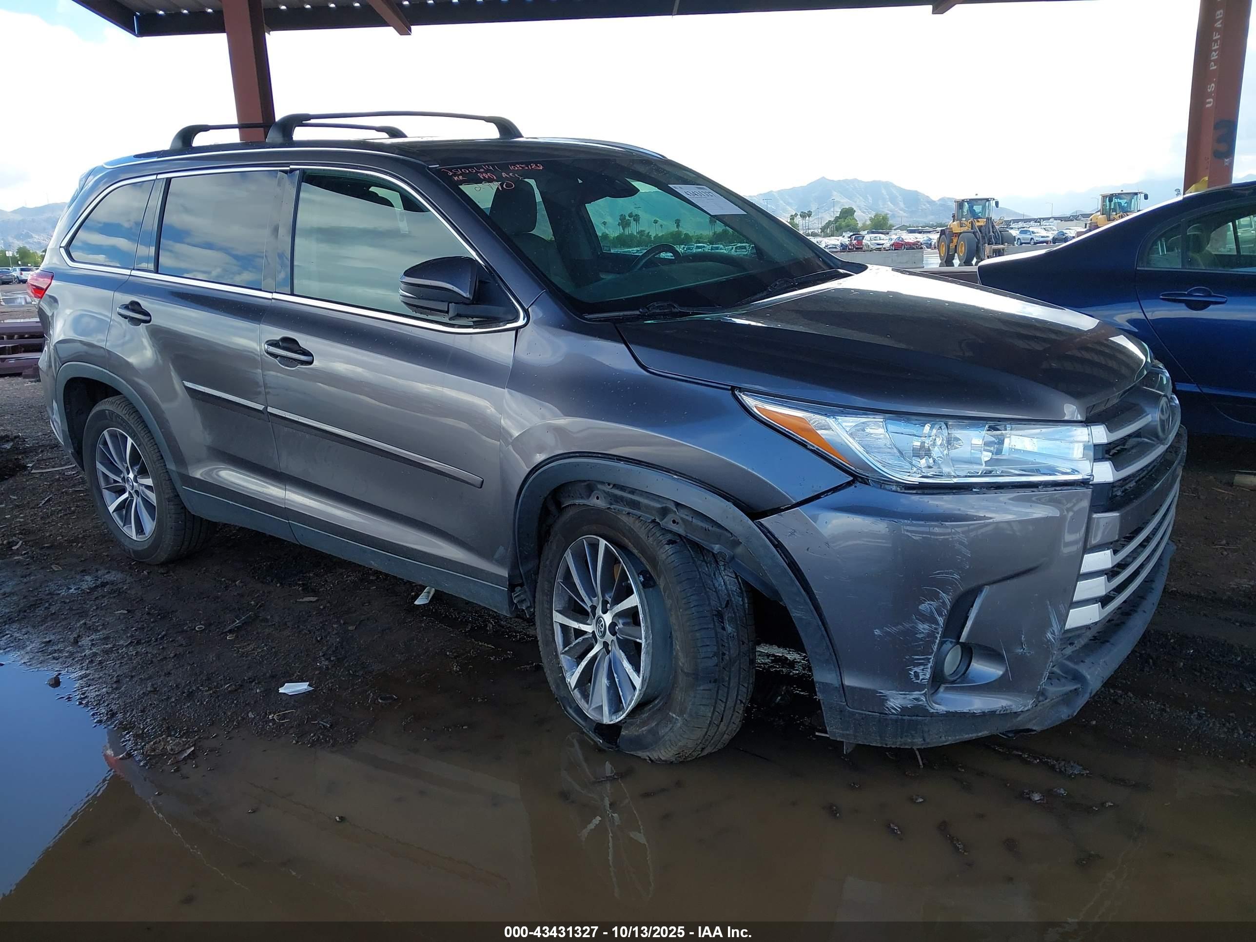 TOYOTA HIGHLANDER image 6