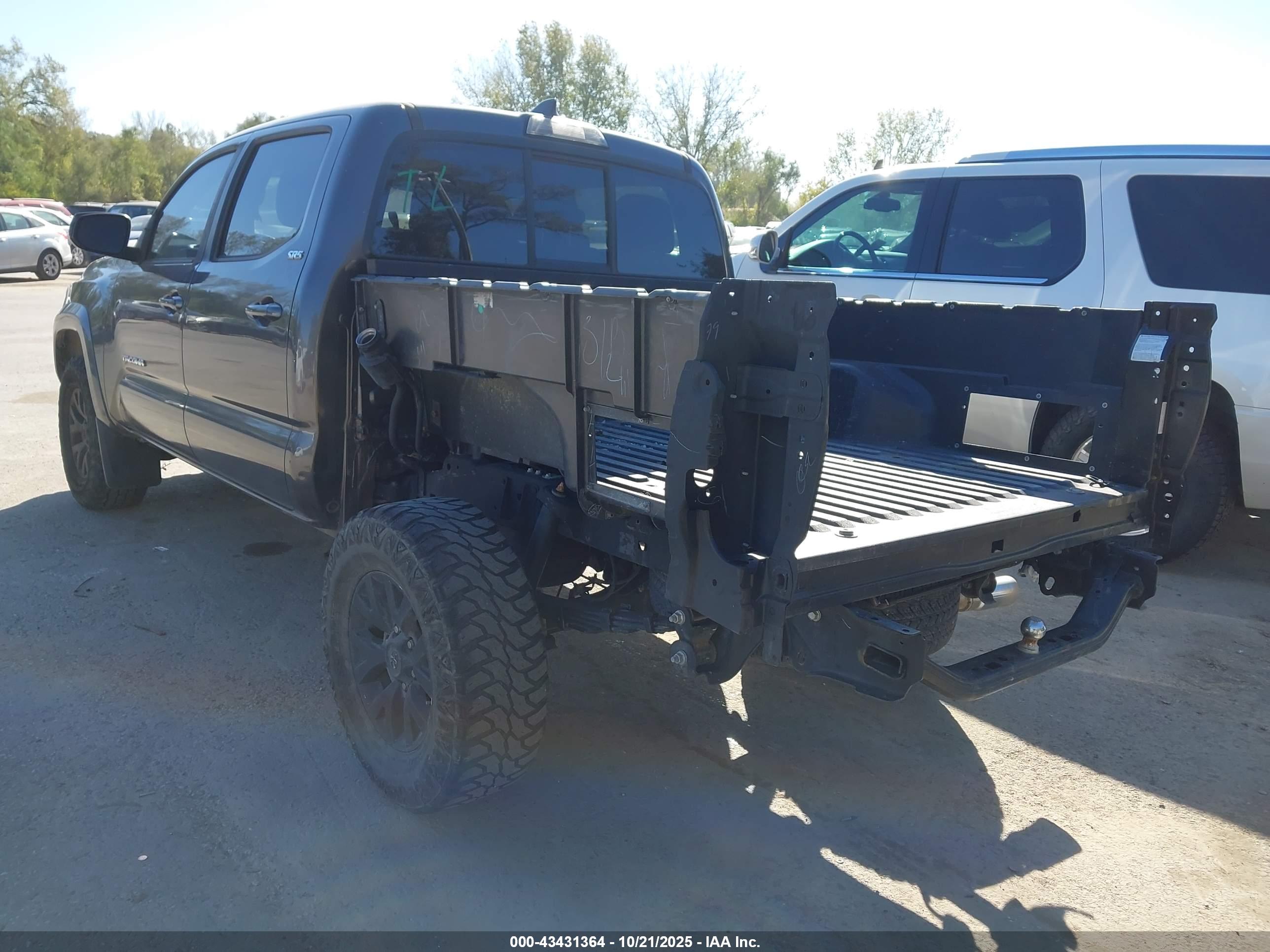 TOYOTA TACOMA image 3