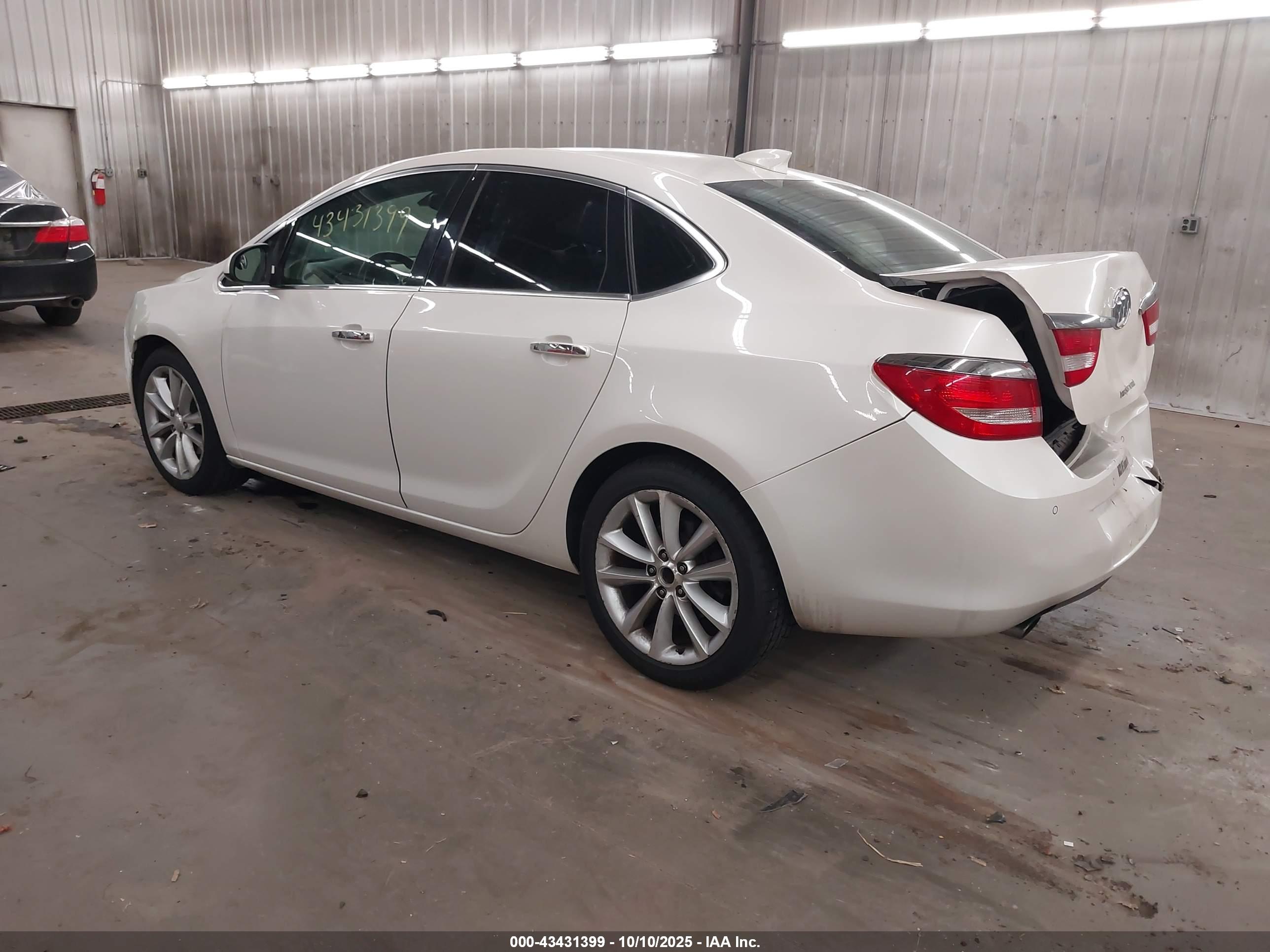 BUICK VERANO image 3