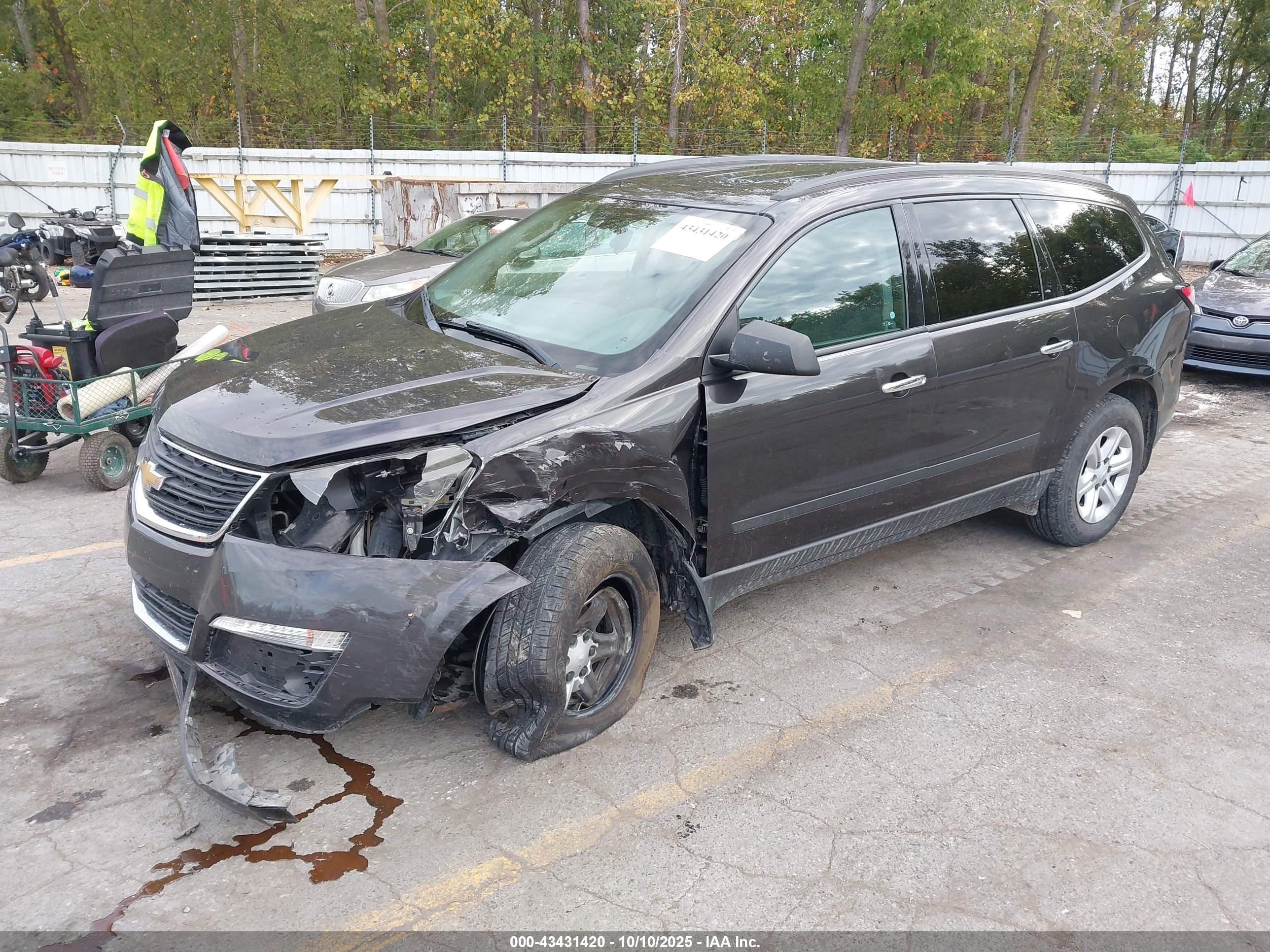 CHEVROLET TRAVERSE image 2