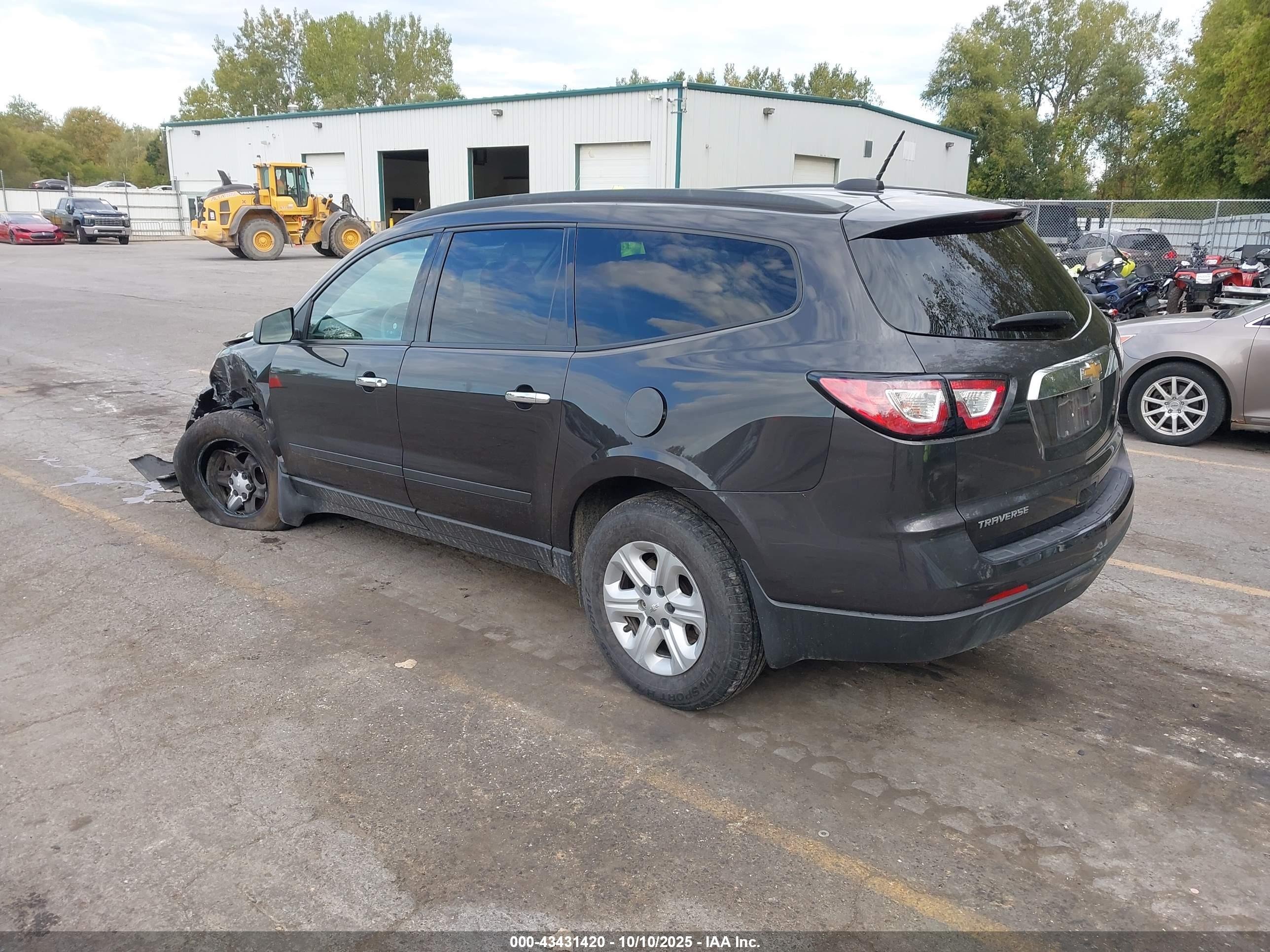 CHEVROLET TRAVERSE image 3
