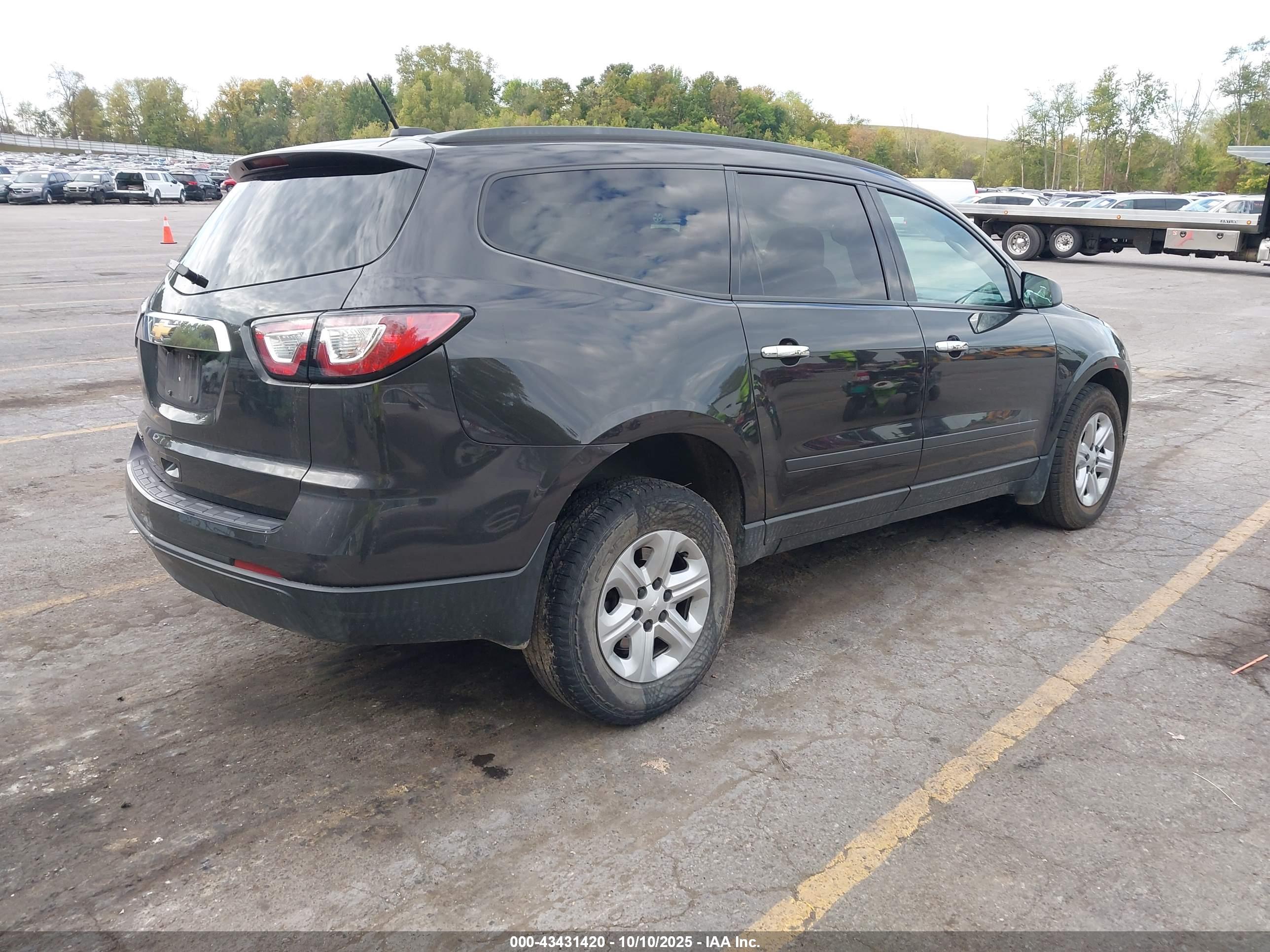 CHEVROLET TRAVERSE image 4