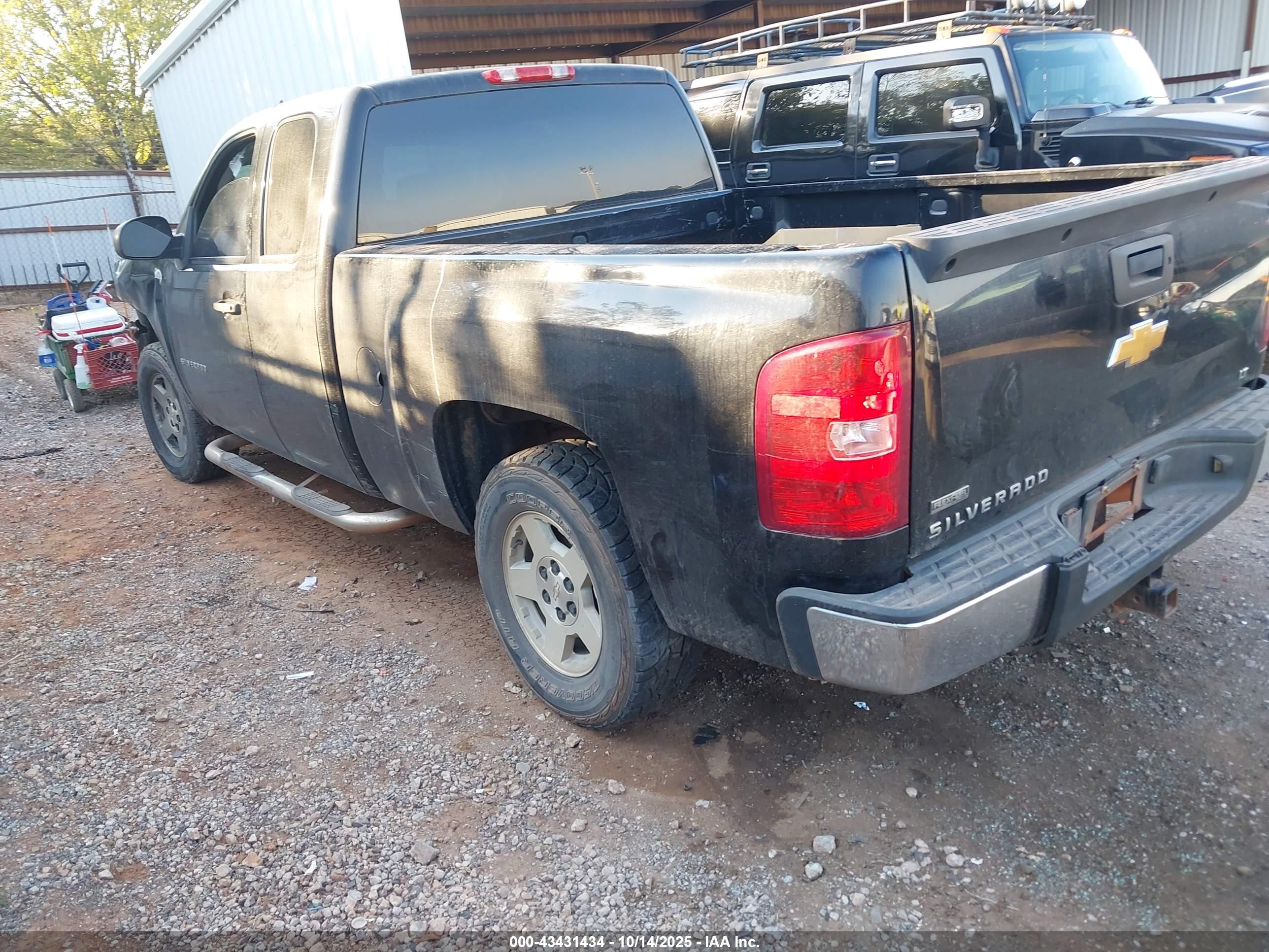 CHEVROLET SILVERADO image 3