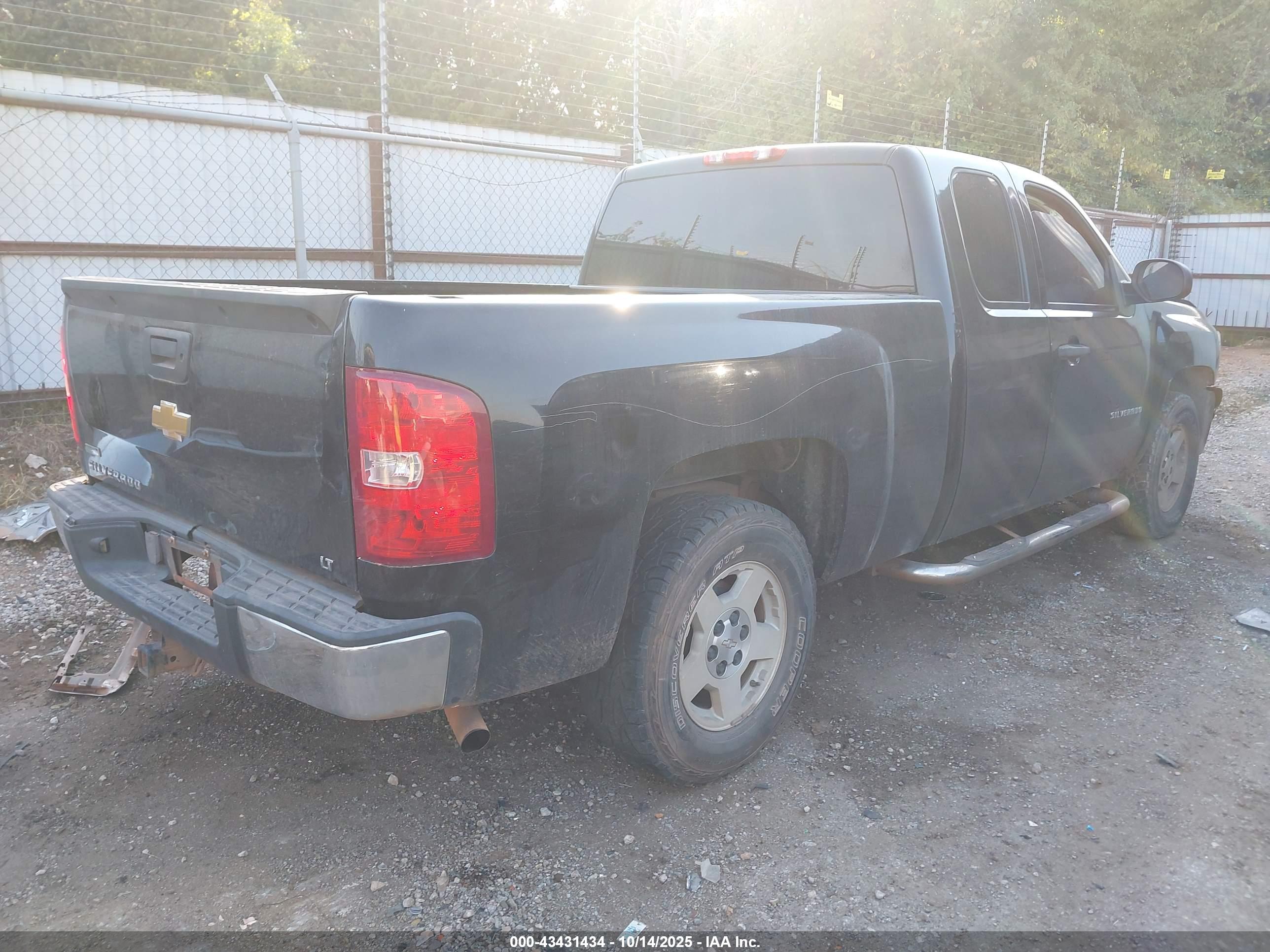 CHEVROLET SILVERADO image 4