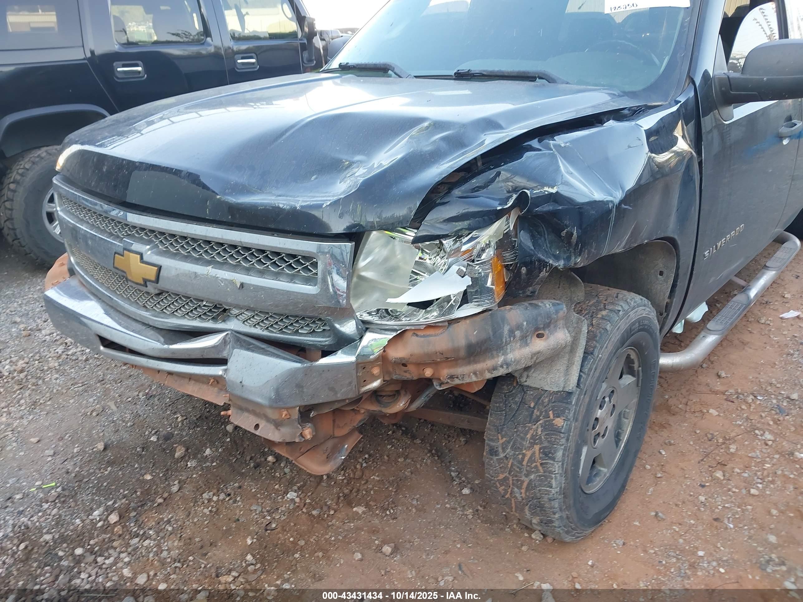 CHEVROLET SILVERADO image 6