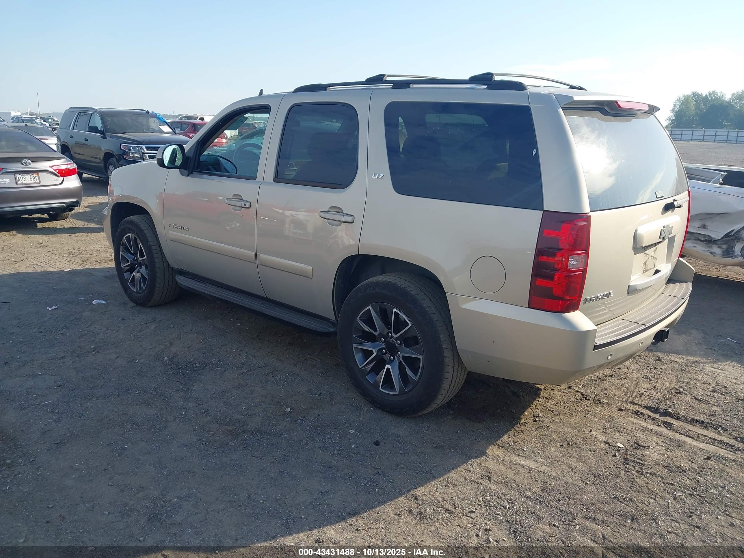 CHEVROLET TAHOE image 3