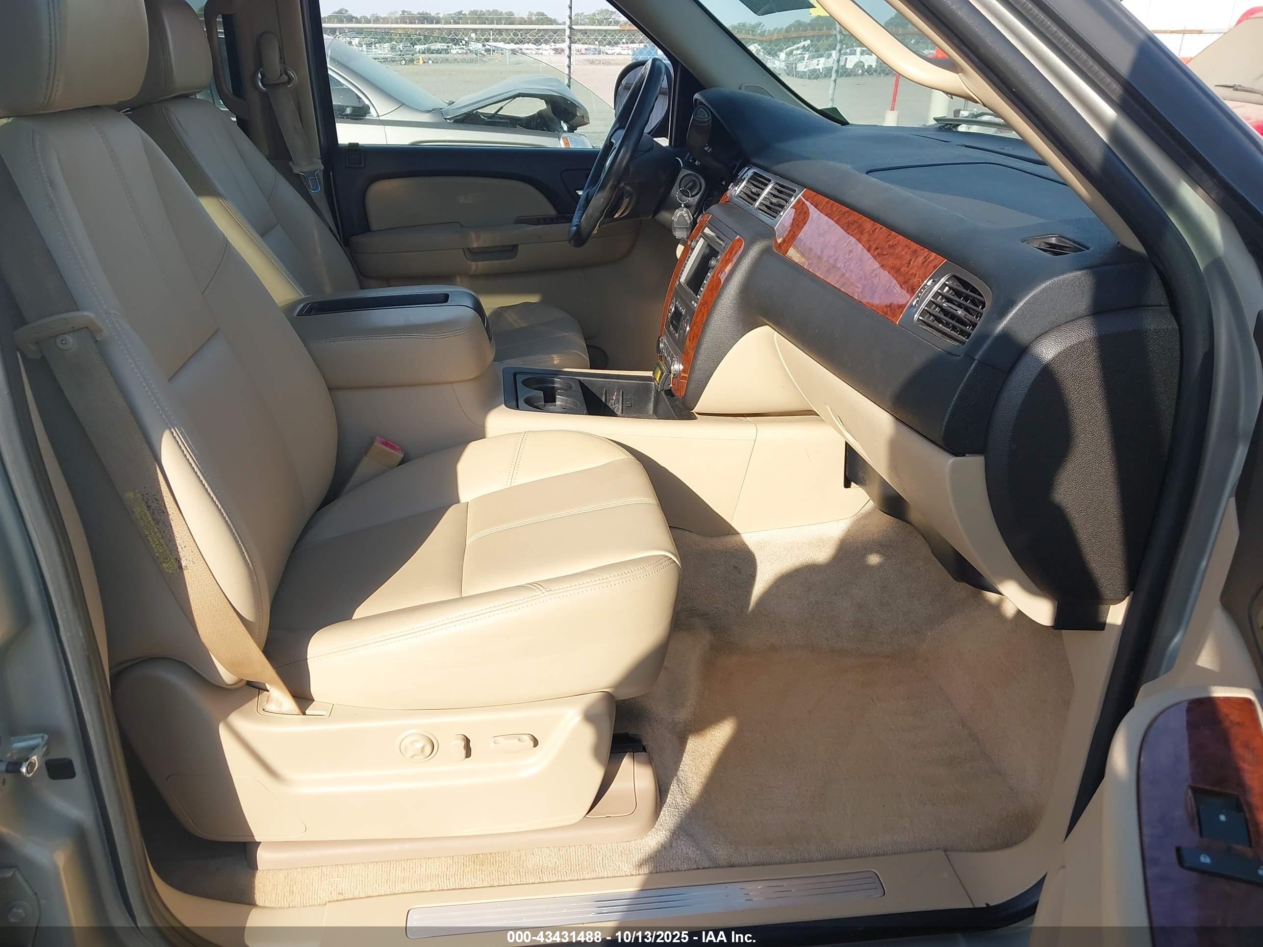 CHEVROLET TAHOE image 5