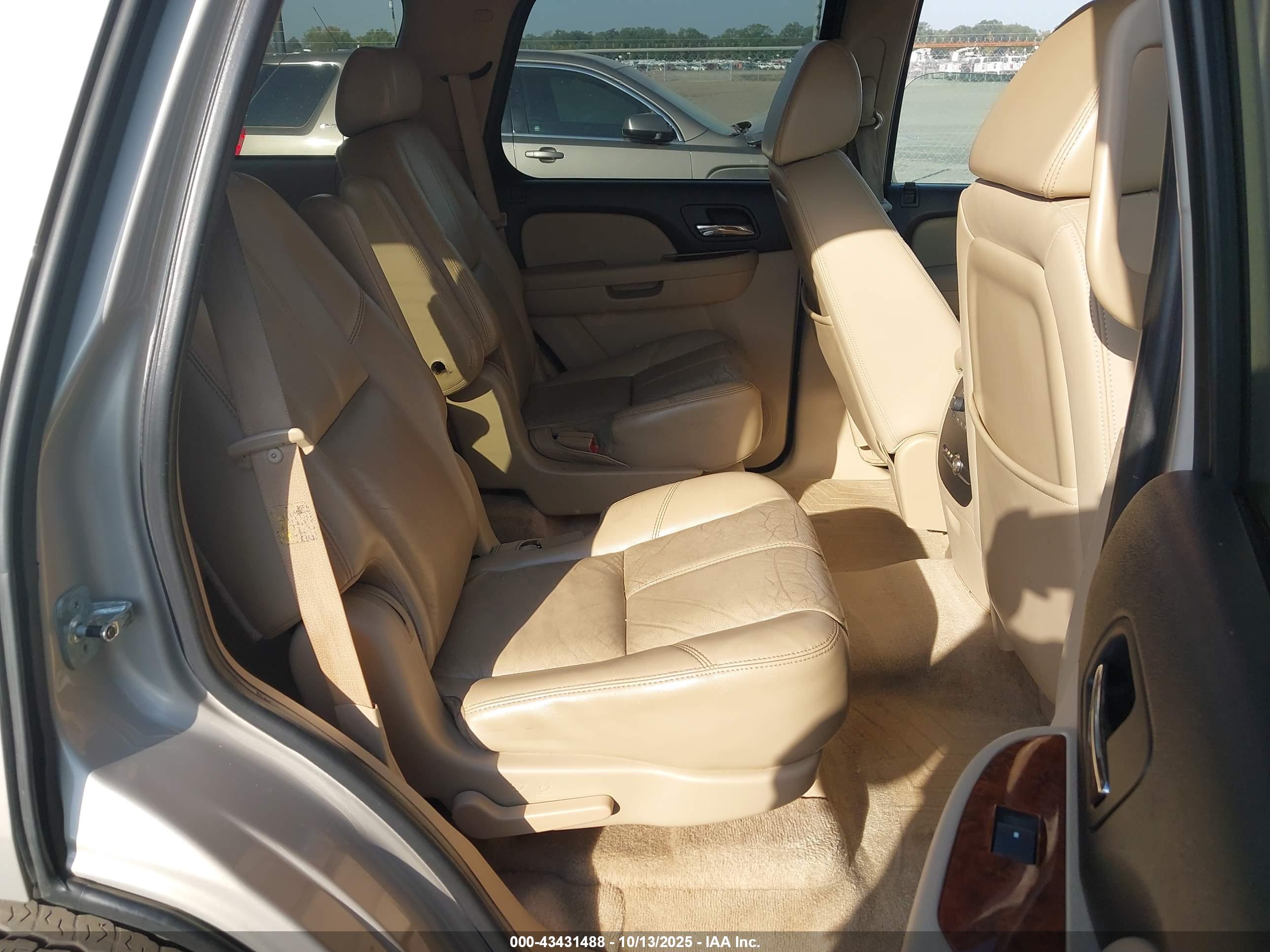 CHEVROLET TAHOE image 8