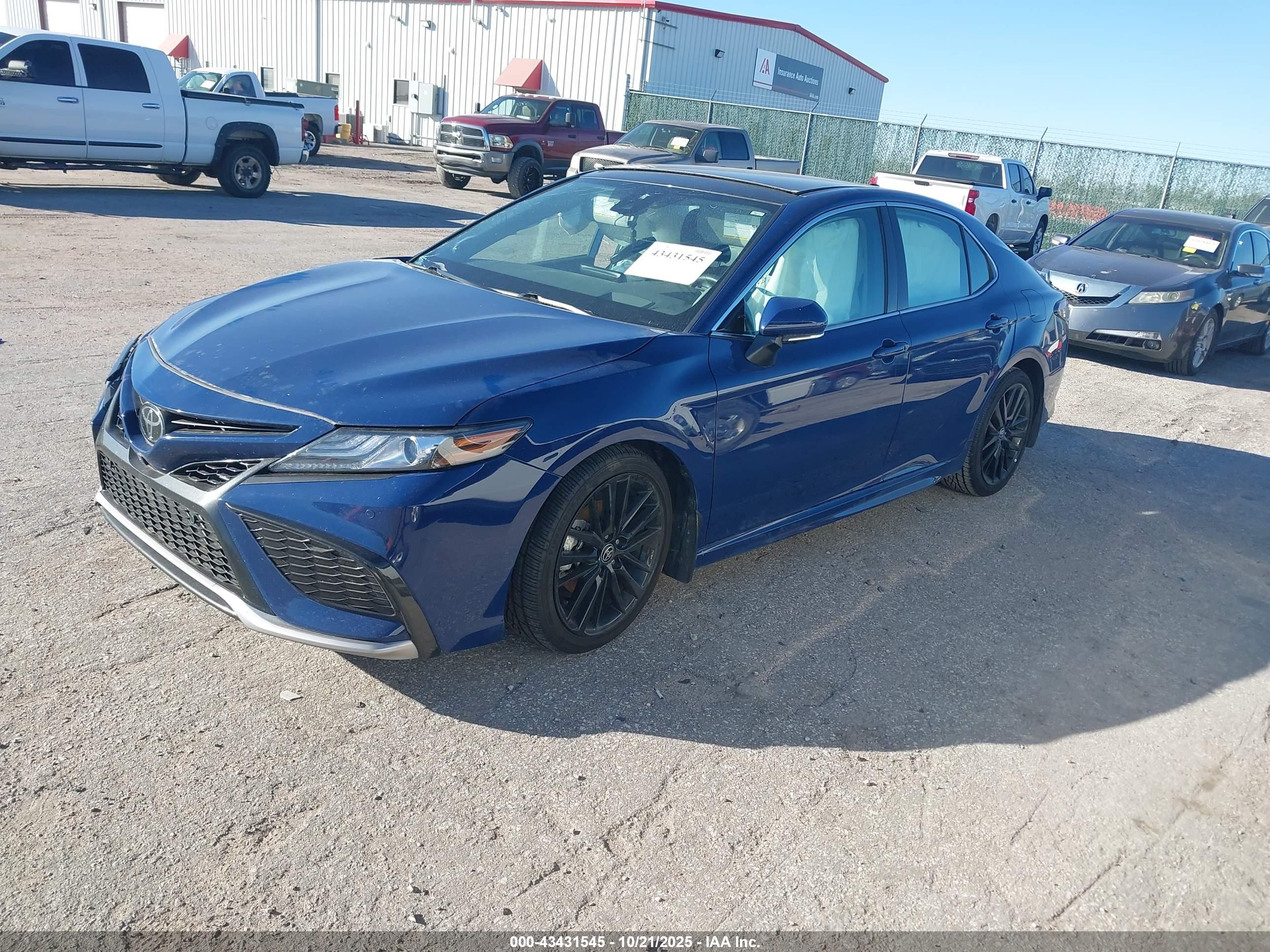 TOYOTA CAMRY image 2