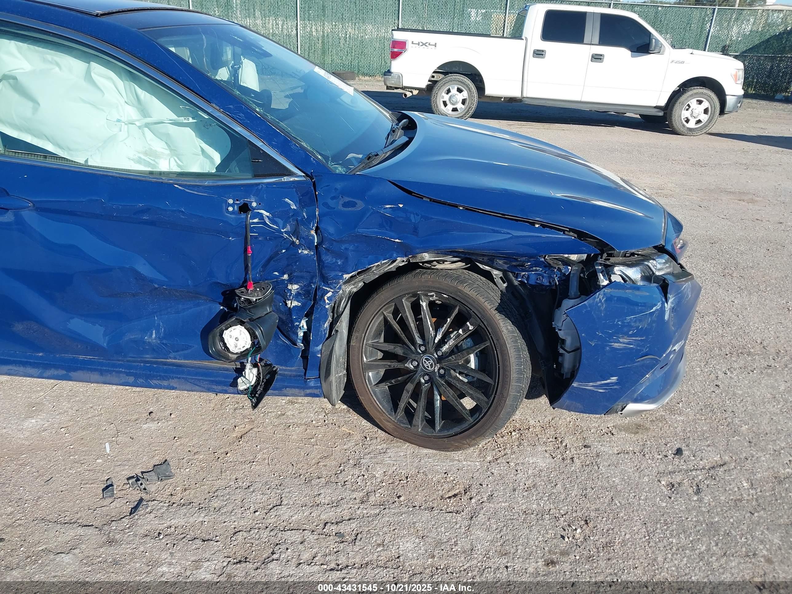 TOYOTA CAMRY image 6
