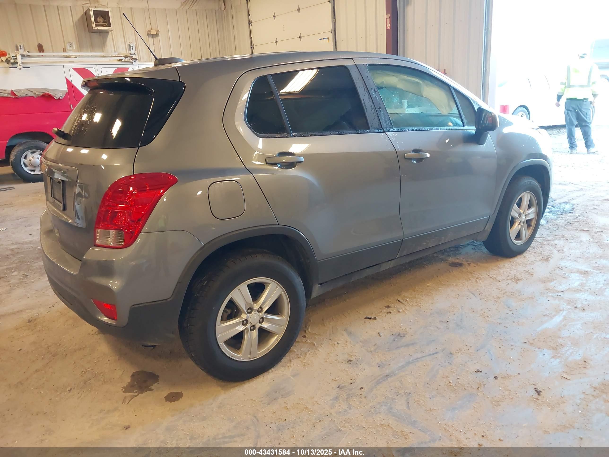 CHEVROLET TRAX image 4