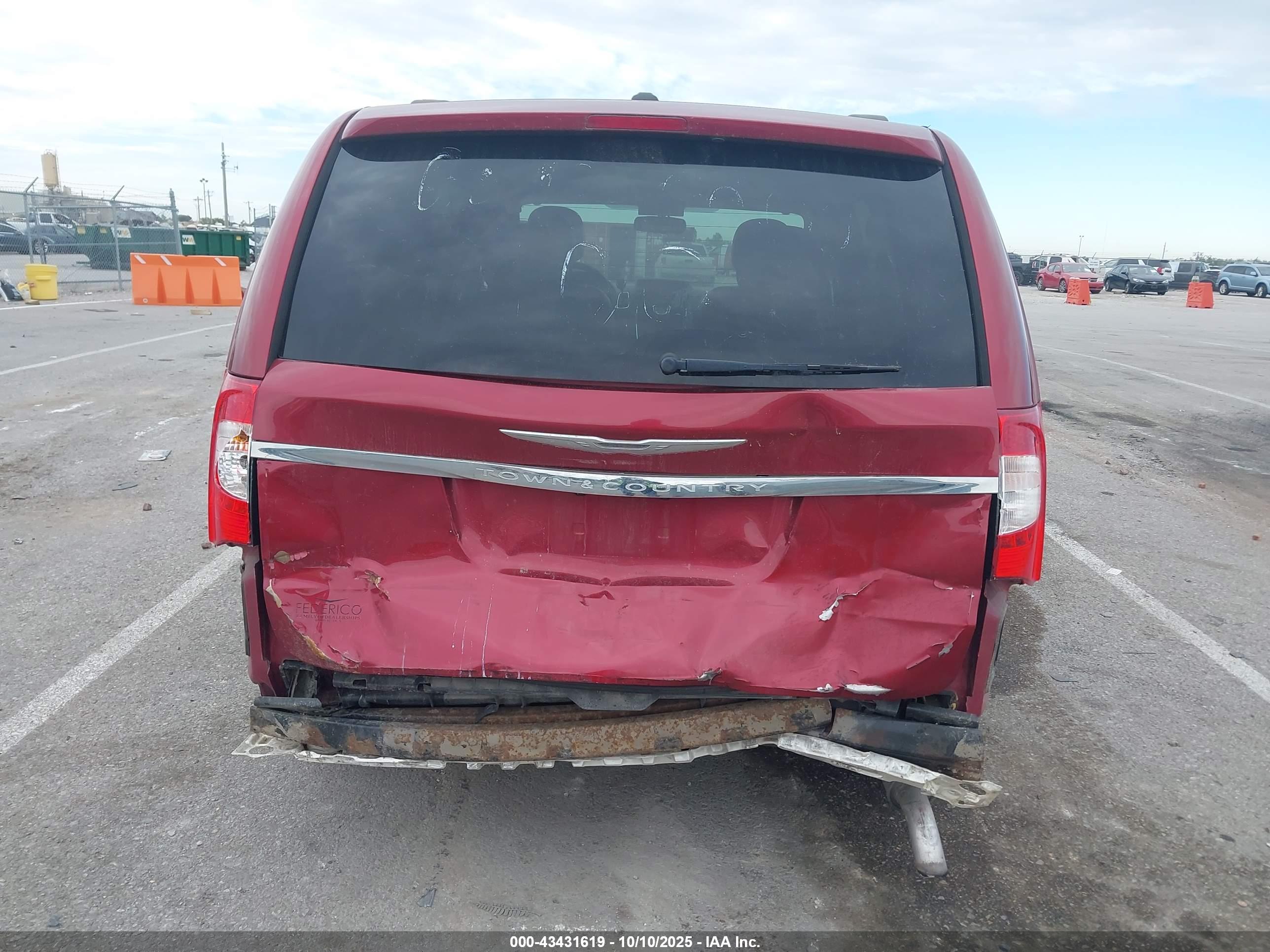 CHRYSLER TOWN image 6