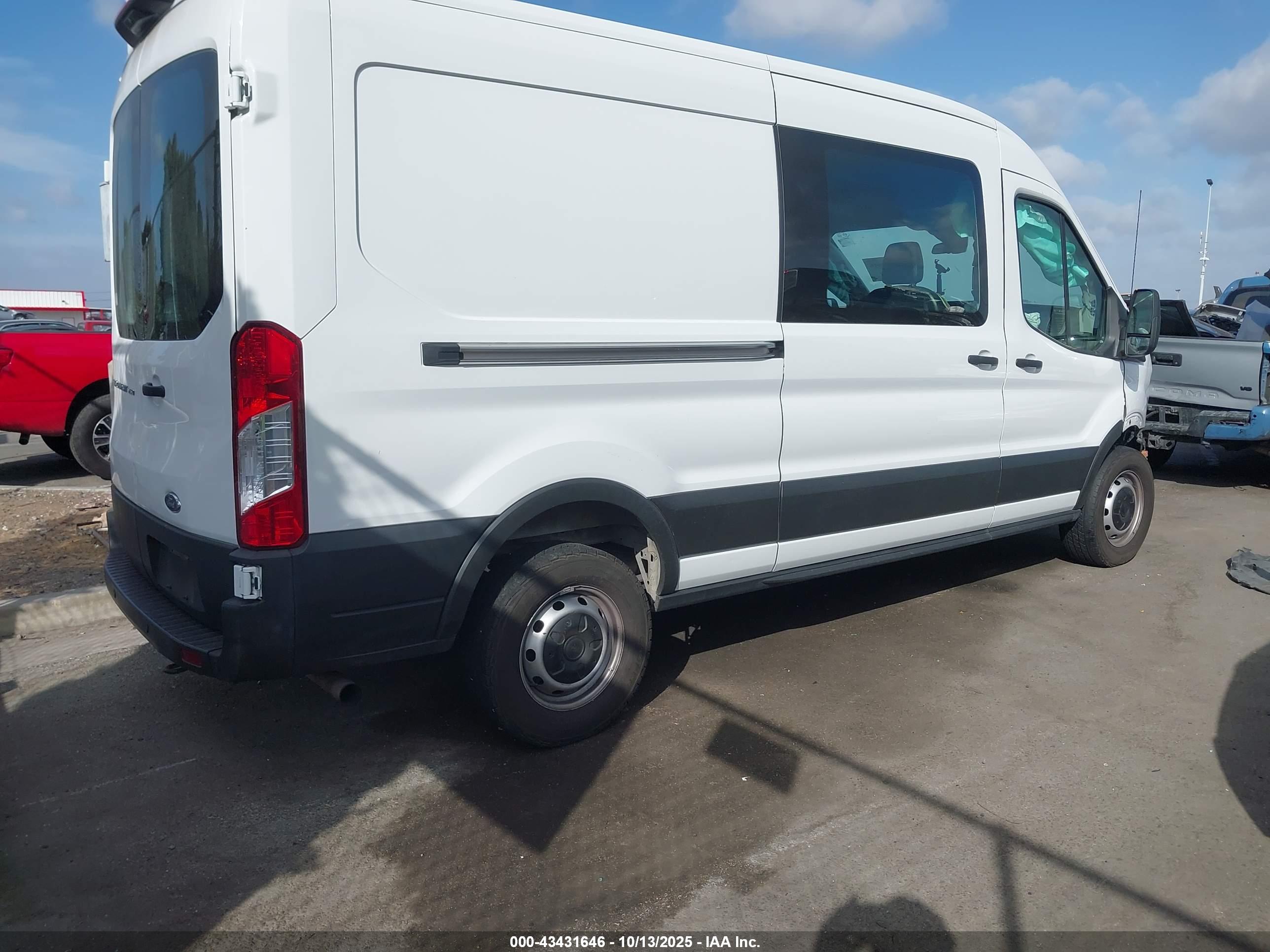 FORD TRANSIT-250 image 4