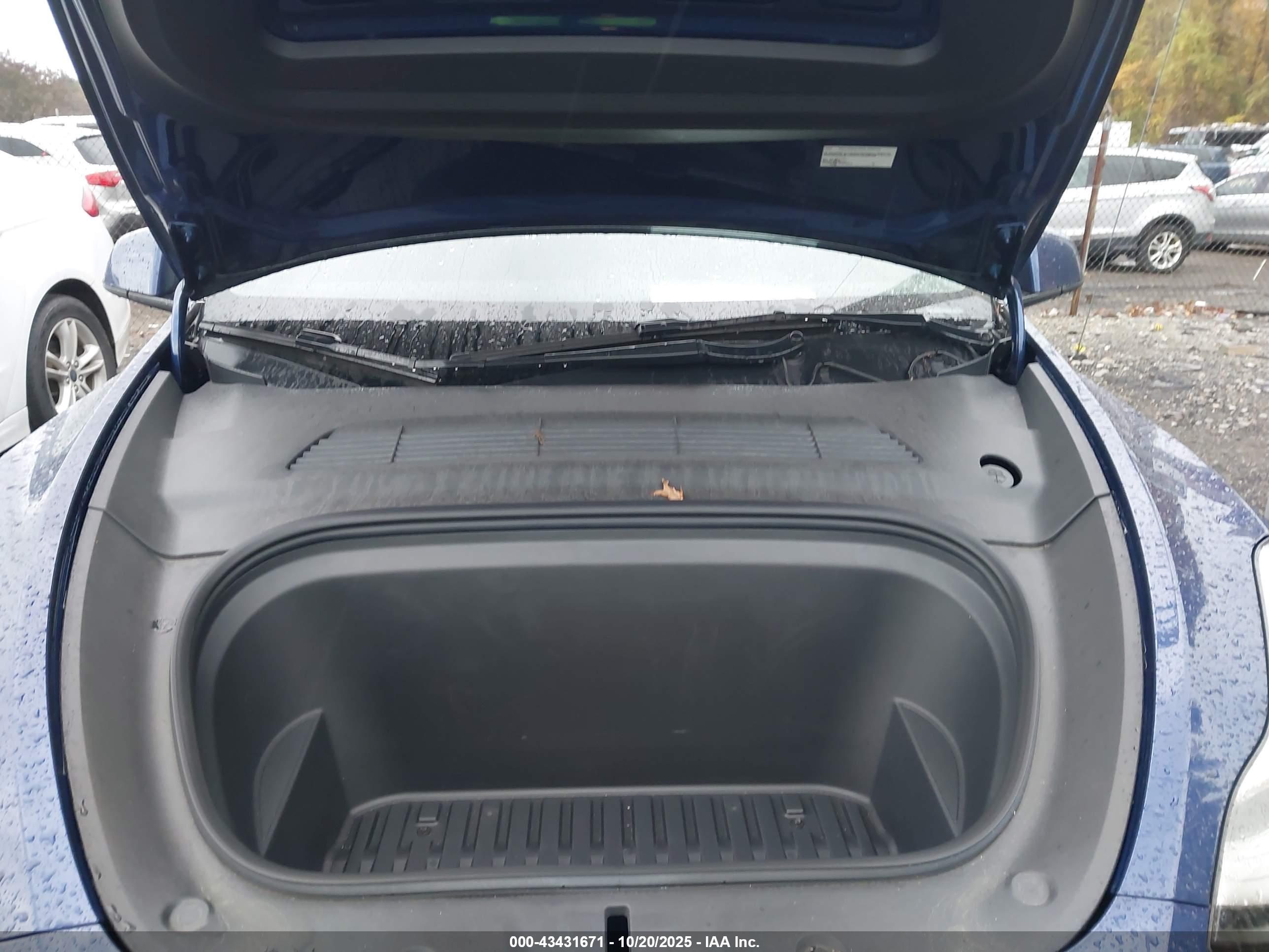 TESLA MODEL image 10