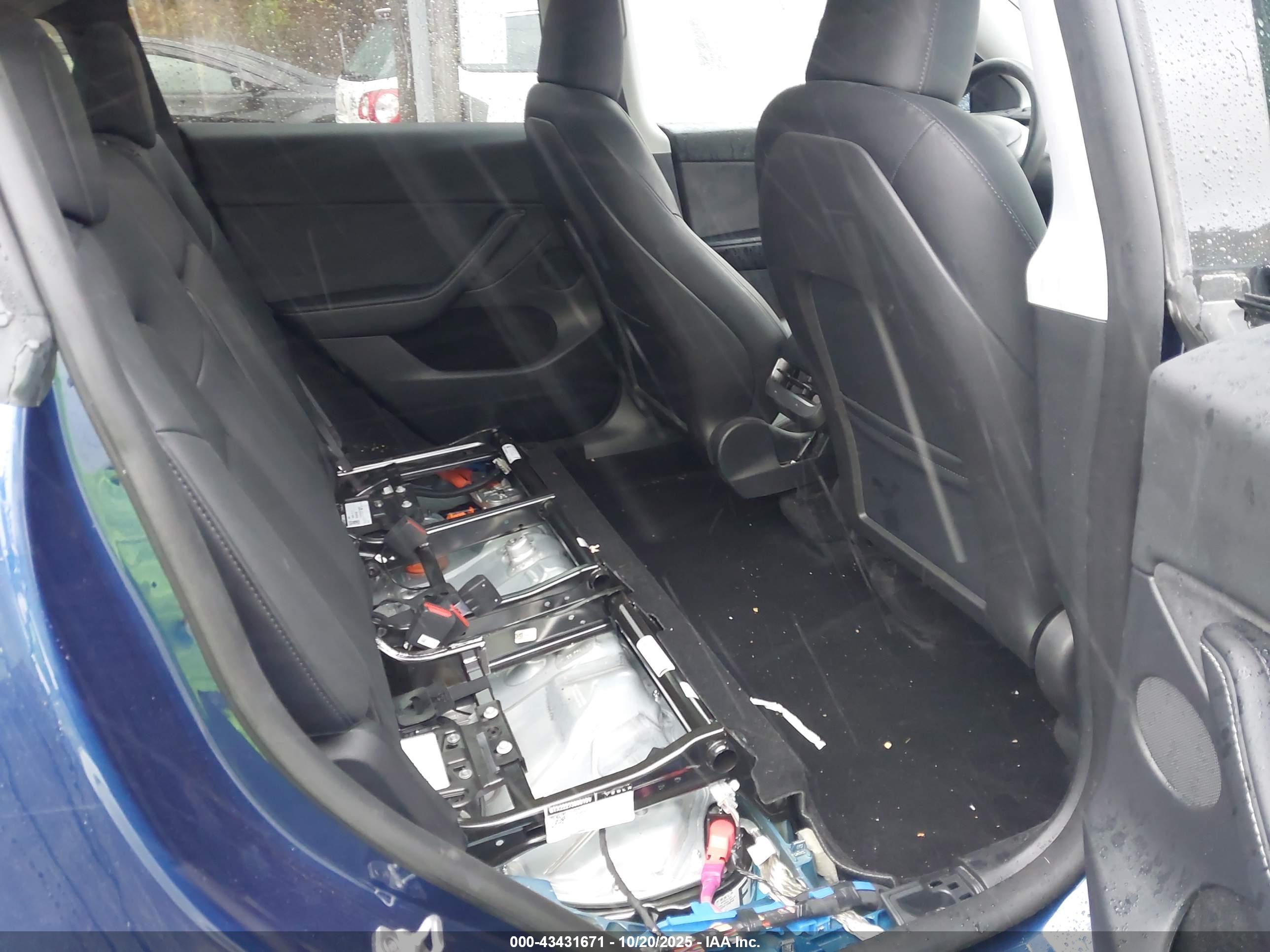 TESLA MODEL image 8