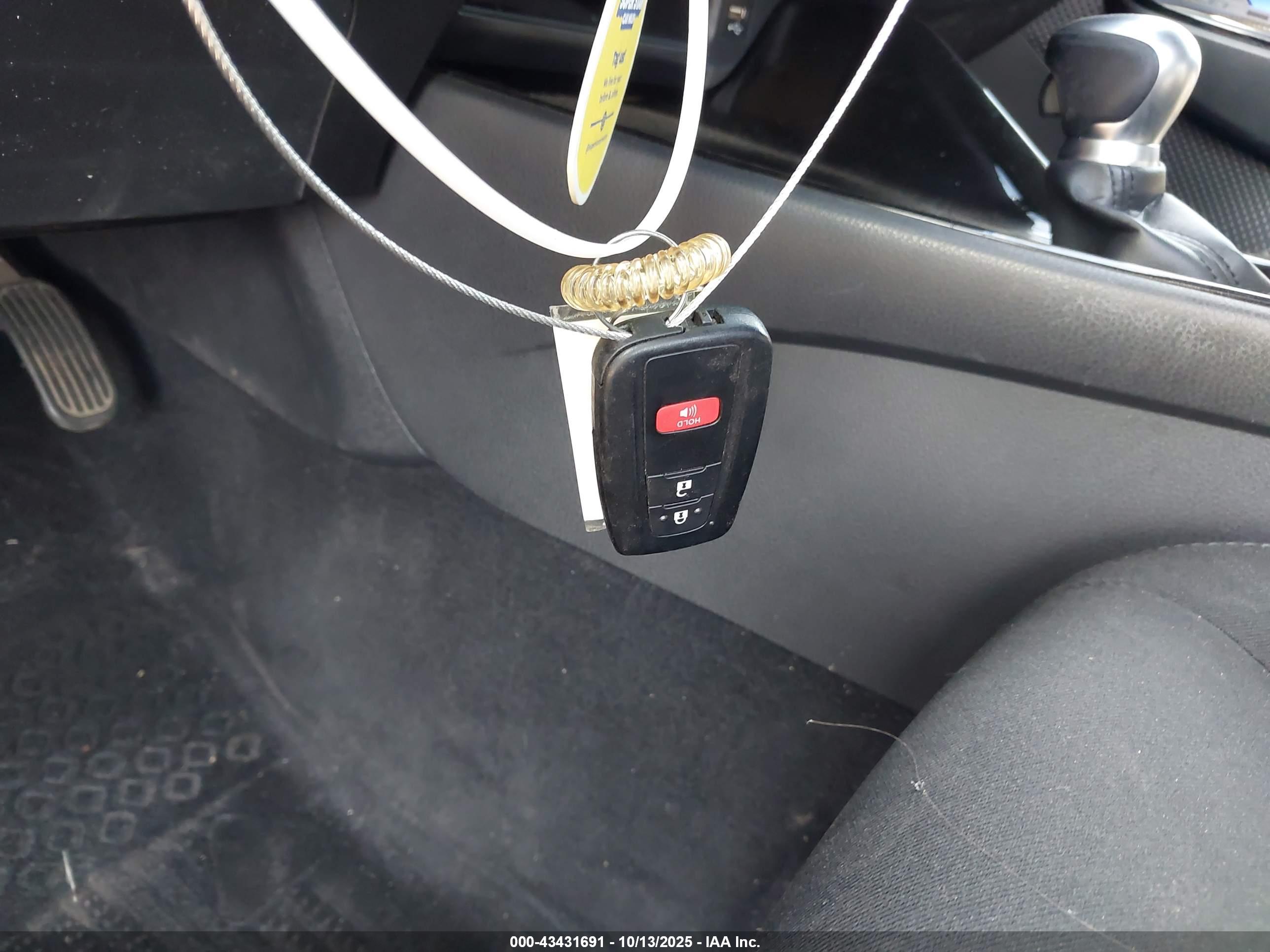 TOYOTA C-HR image 11