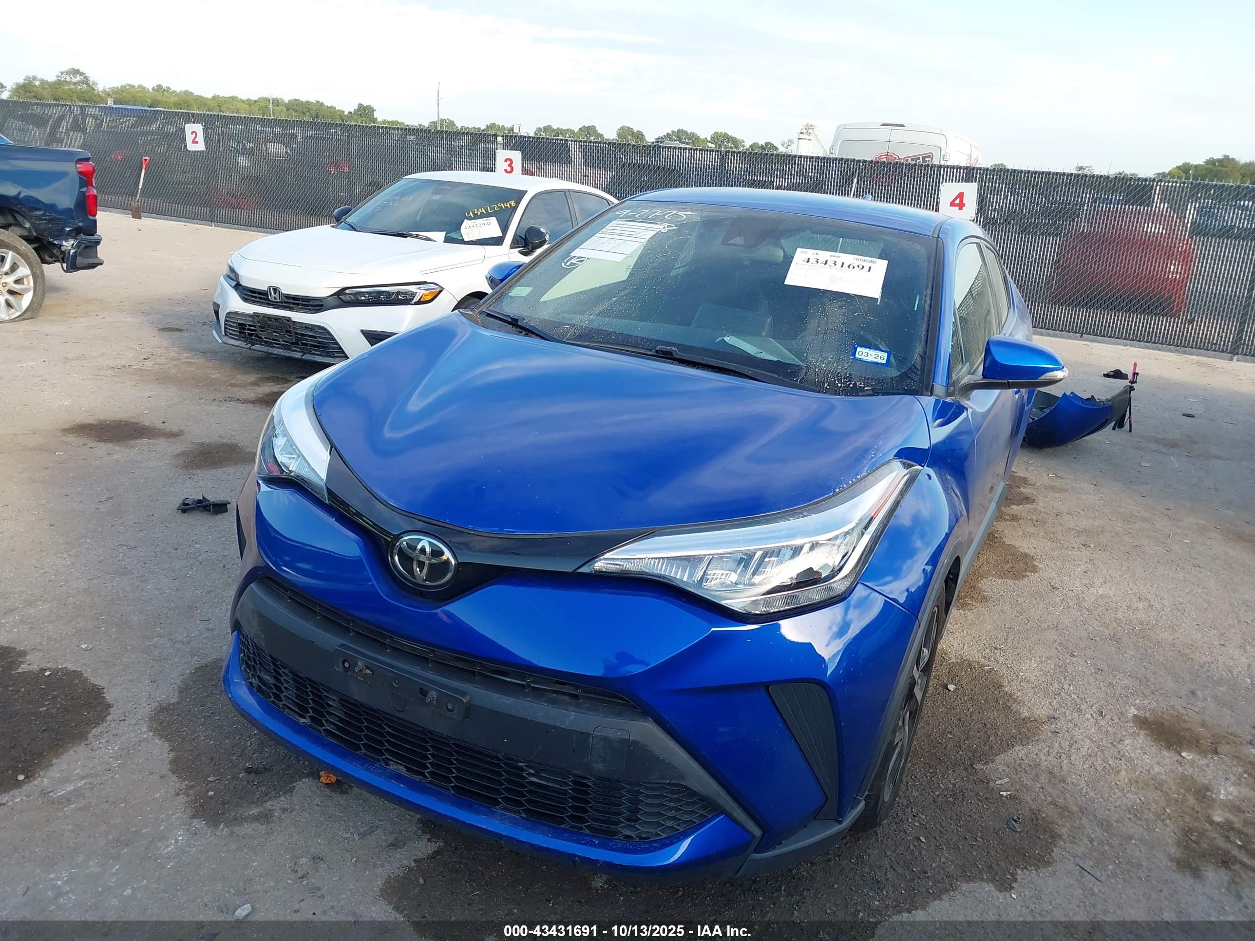 TOYOTA C-HR image 2