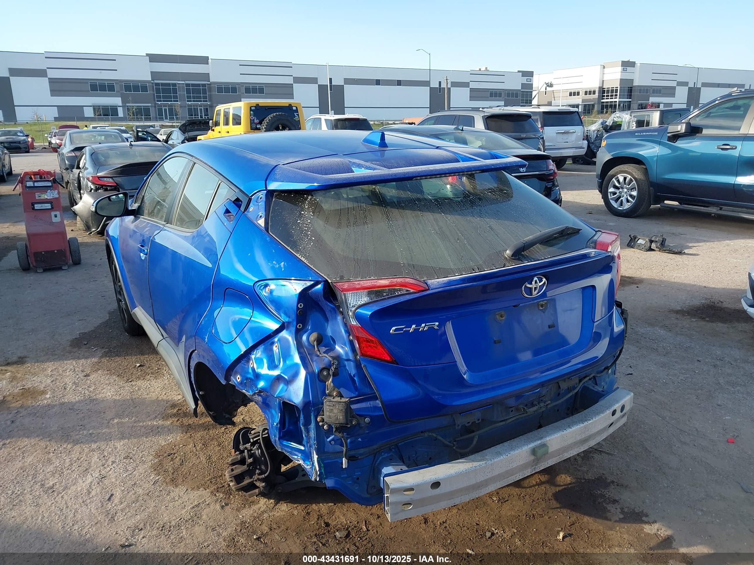 TOYOTA C-HR image 3