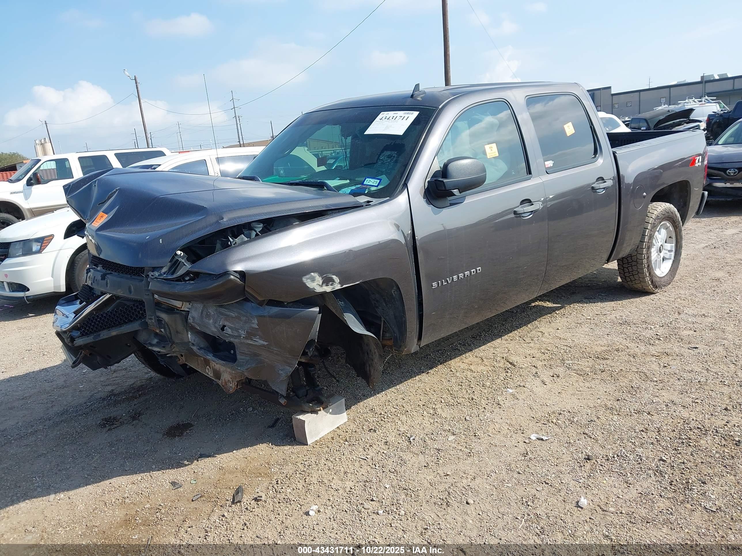 CHEVROLET SILVERADO image 2