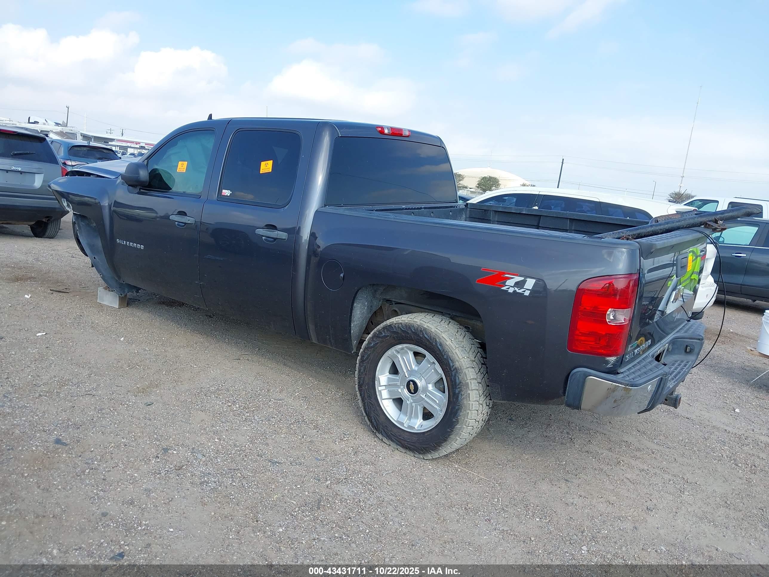 CHEVROLET SILVERADO image 3
