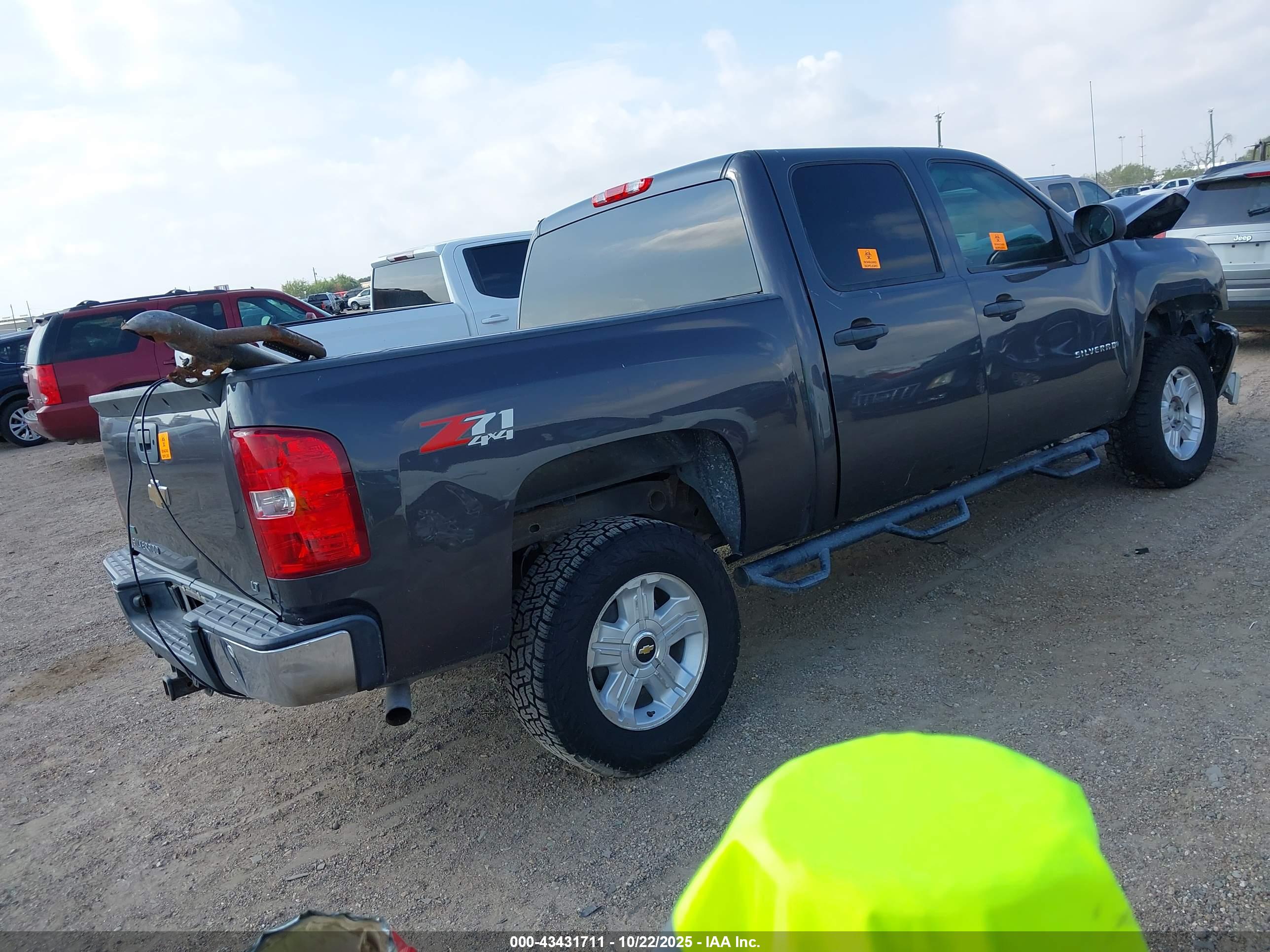 CHEVROLET SILVERADO image 4