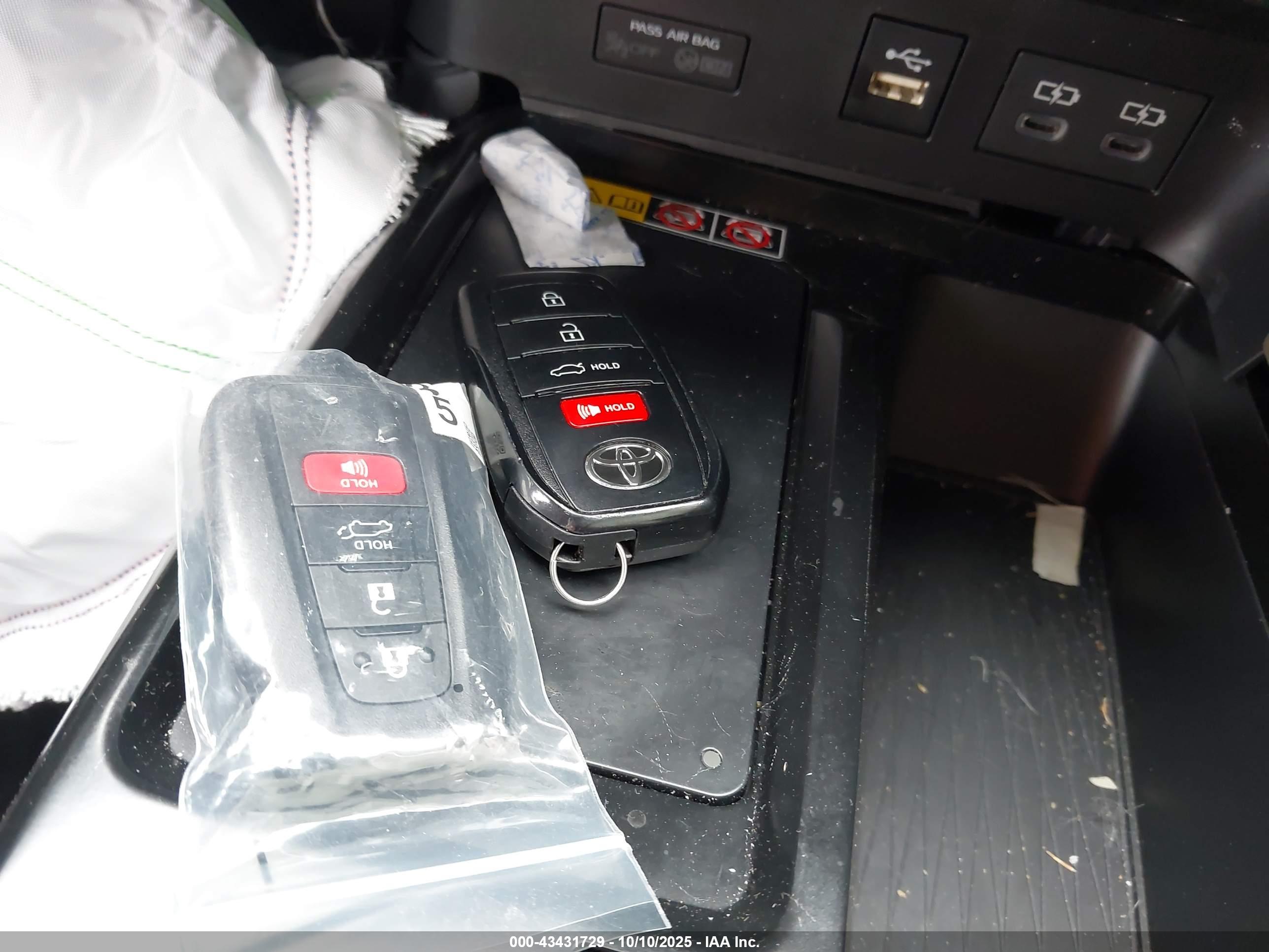 TOYOTA CAMRY image 11