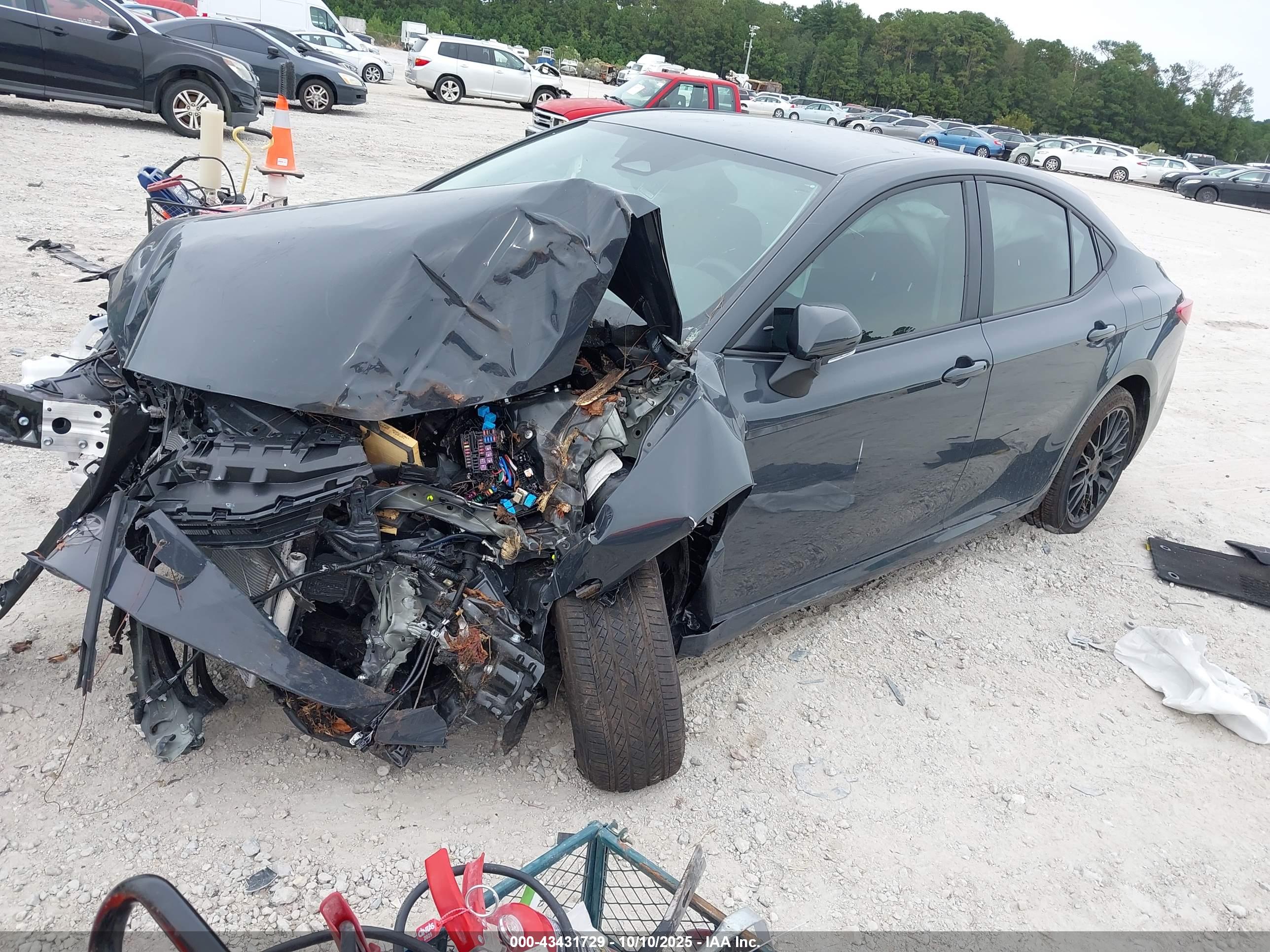 TOYOTA CAMRY image 2