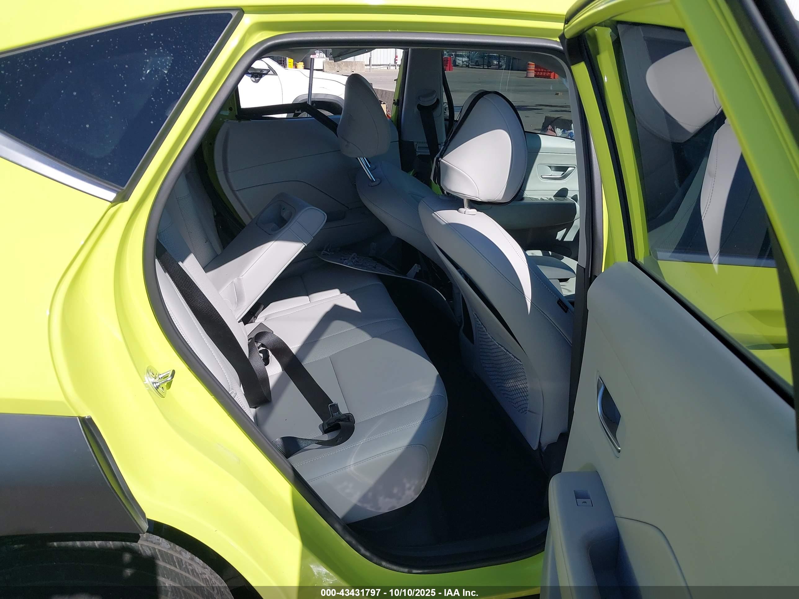 HYUNDAI KONA image 8