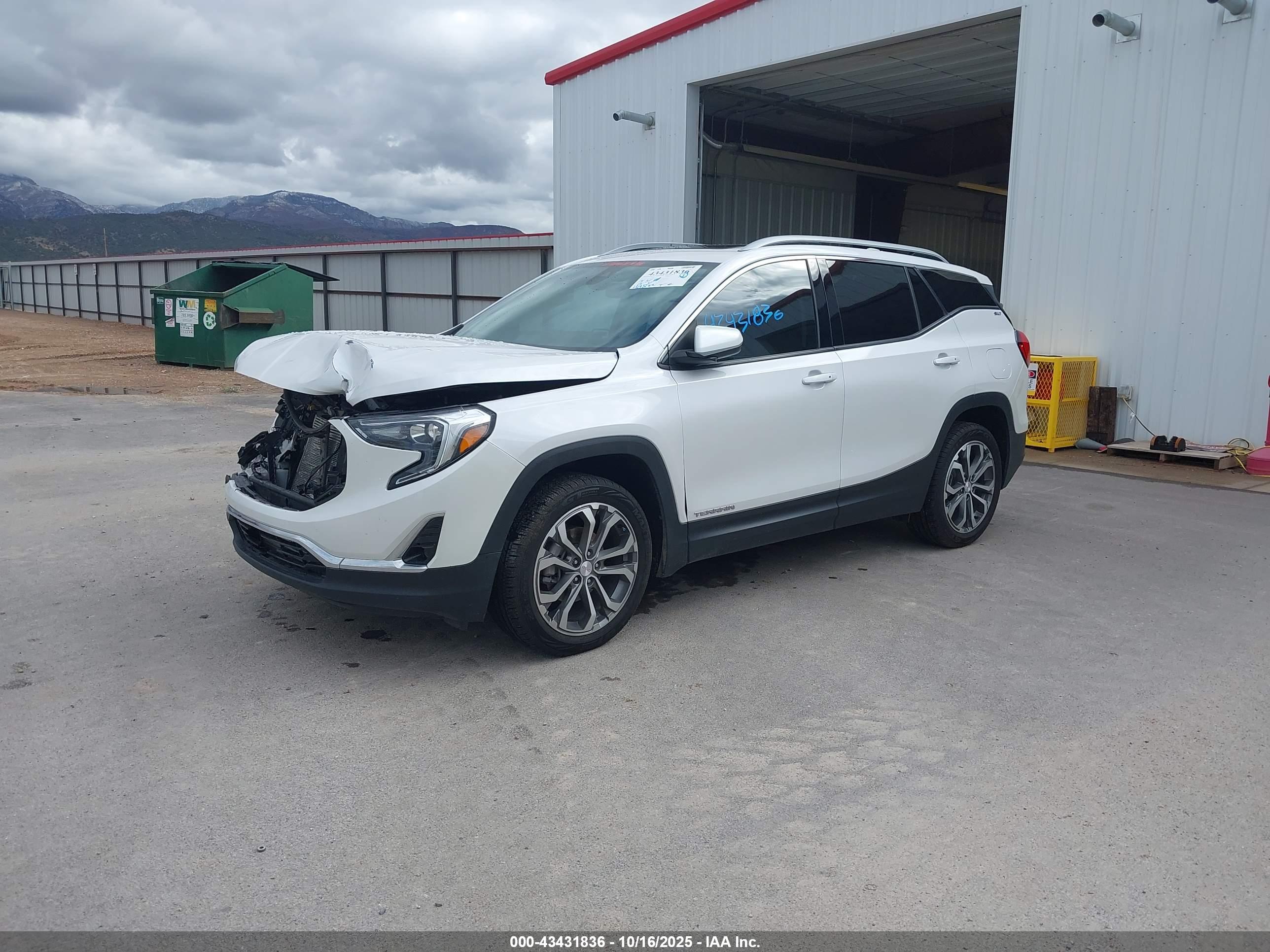 GMC TERRAIN image 2