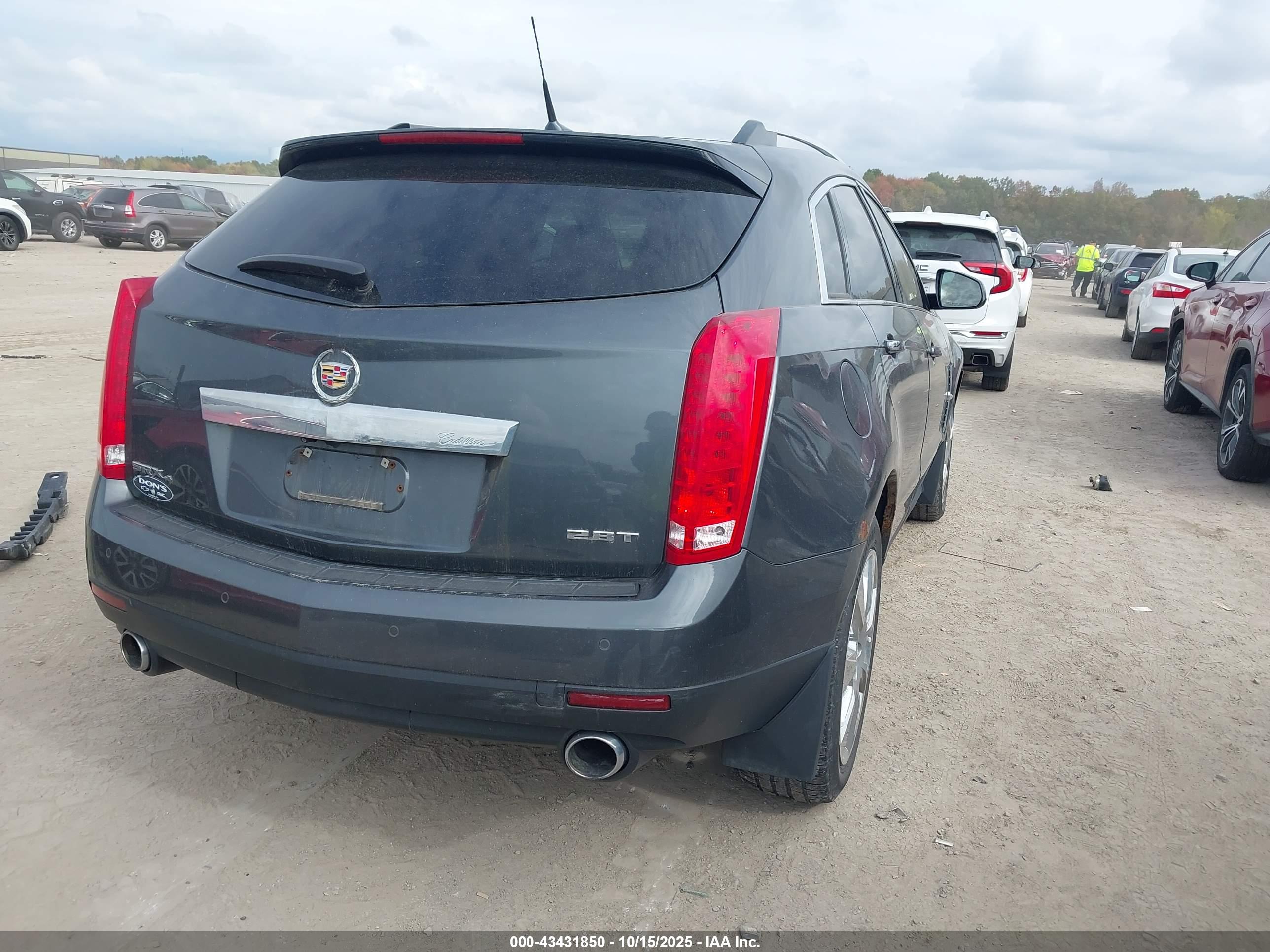 CADILLAC SRX image 4