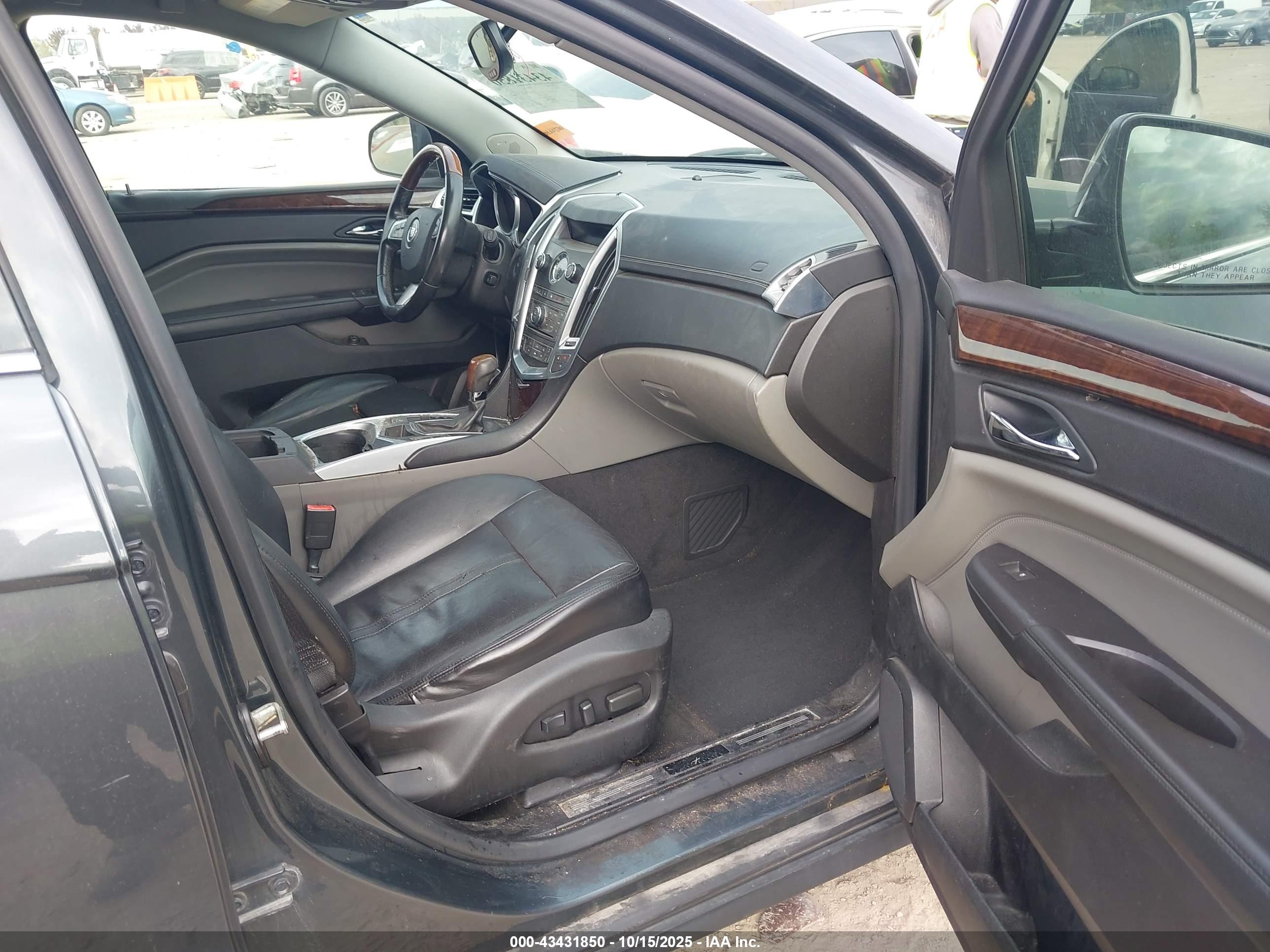 CADILLAC SRX image 5