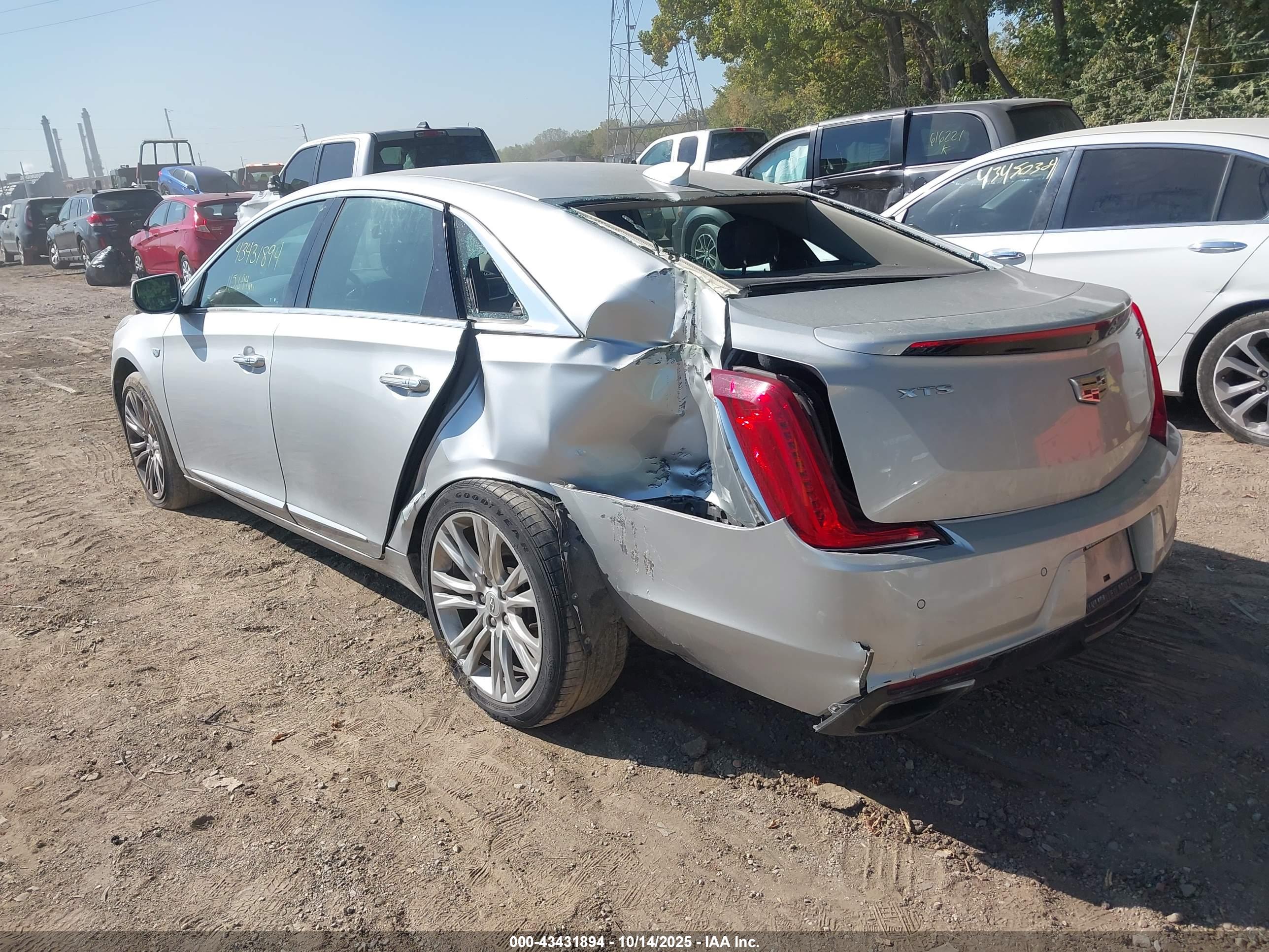 CADILLAC XTS image 3
