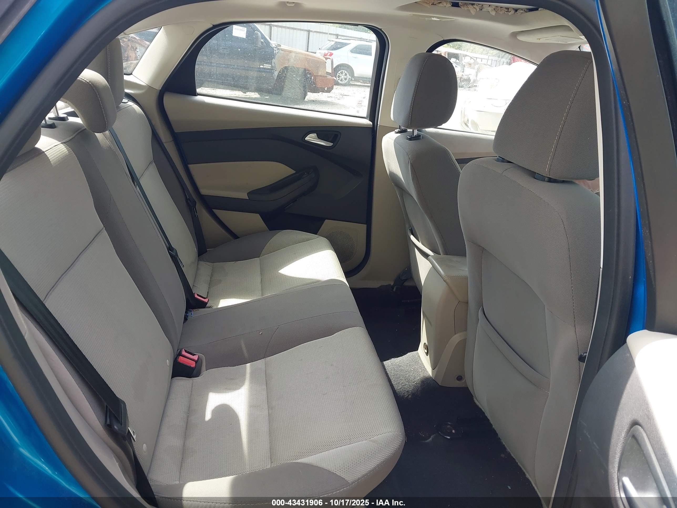 FORD FOCUS image 8