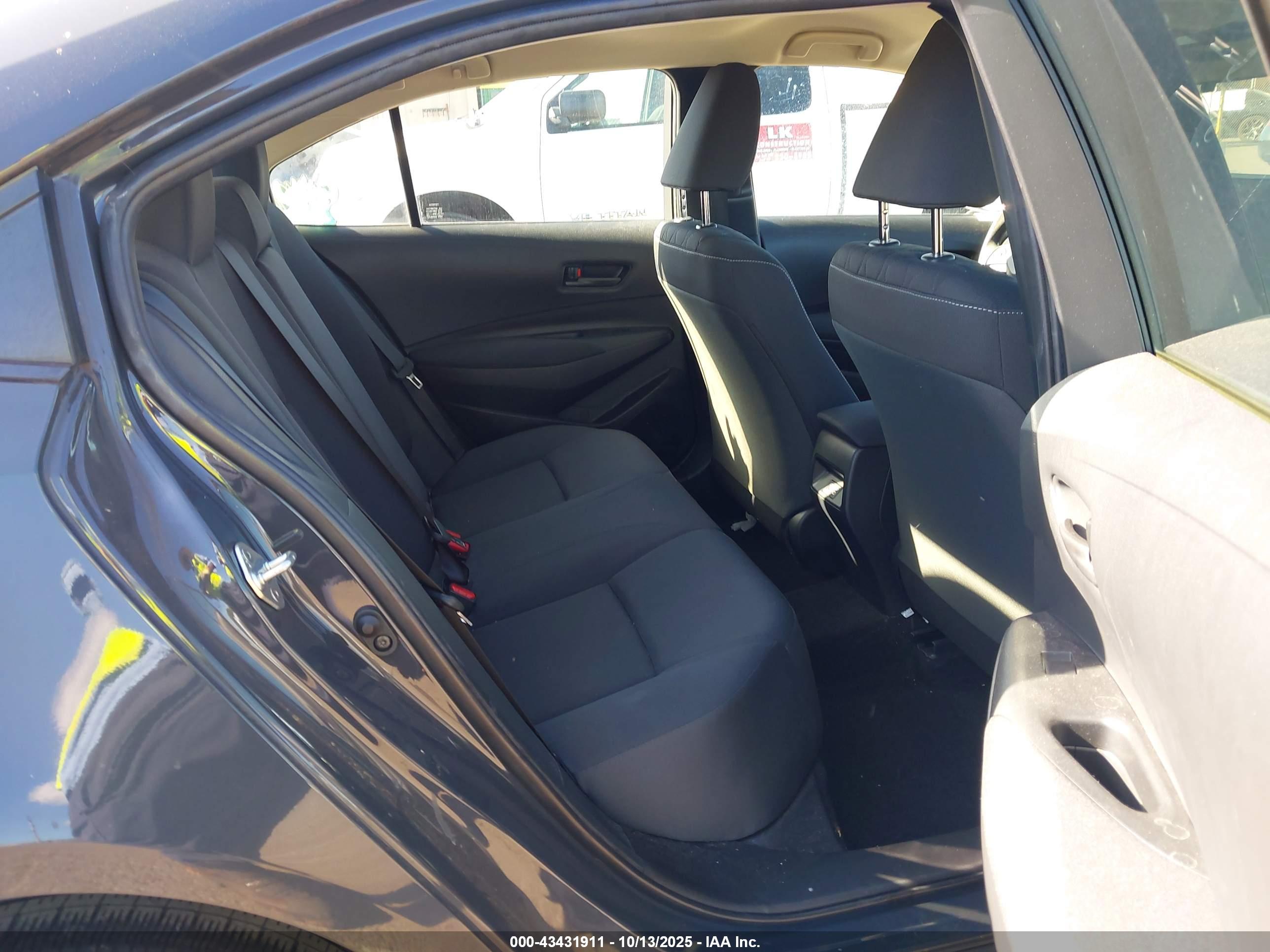 TOYOTA COROLLA image 8