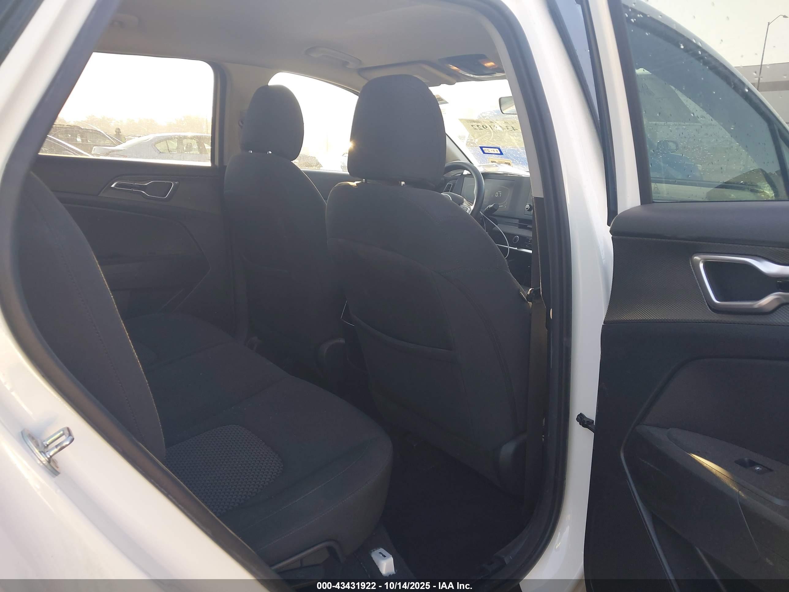 KIA SPORTAGE image 8
