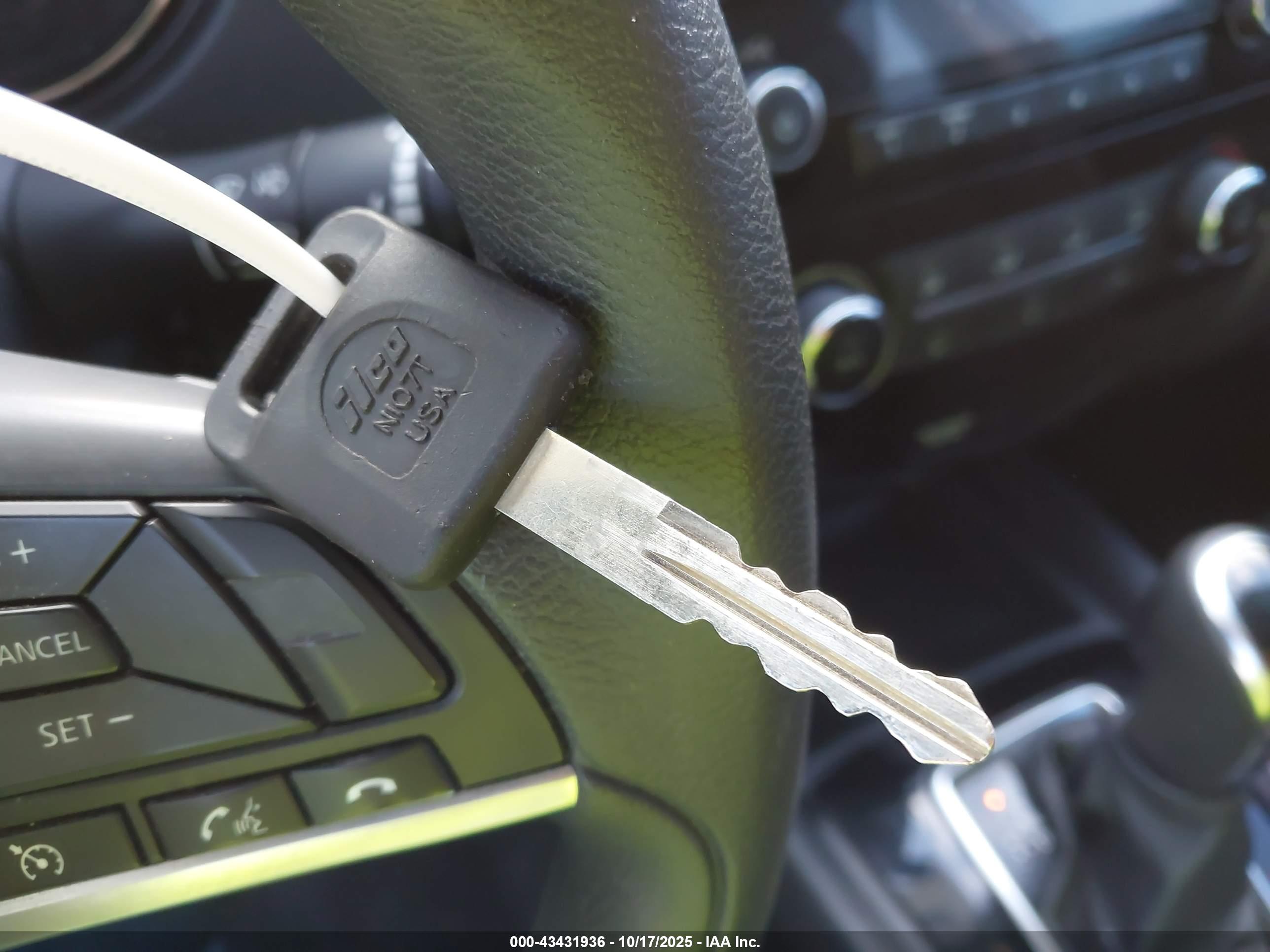 NISSAN ROGUE image 11