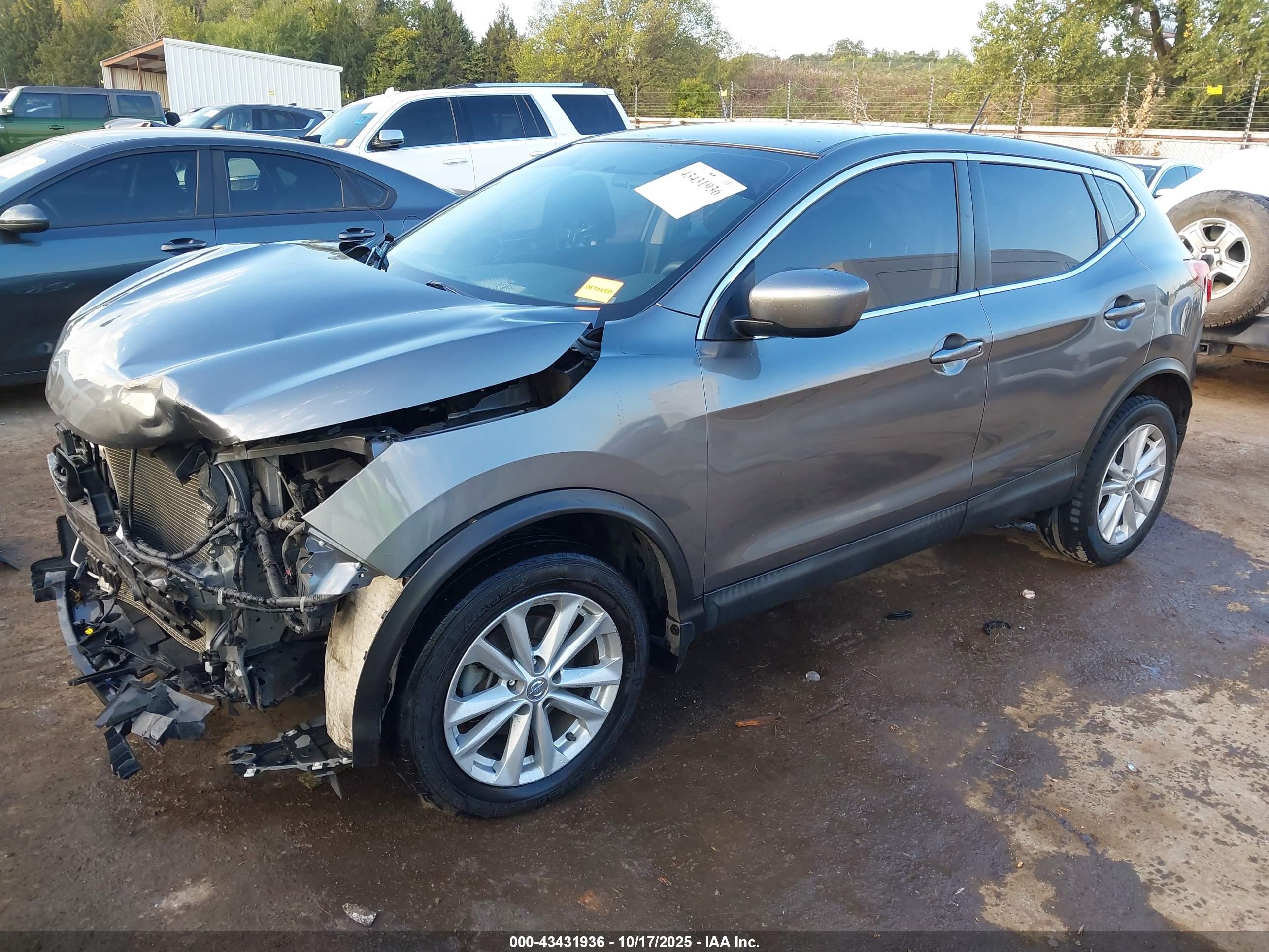 NISSAN ROGUE image 2