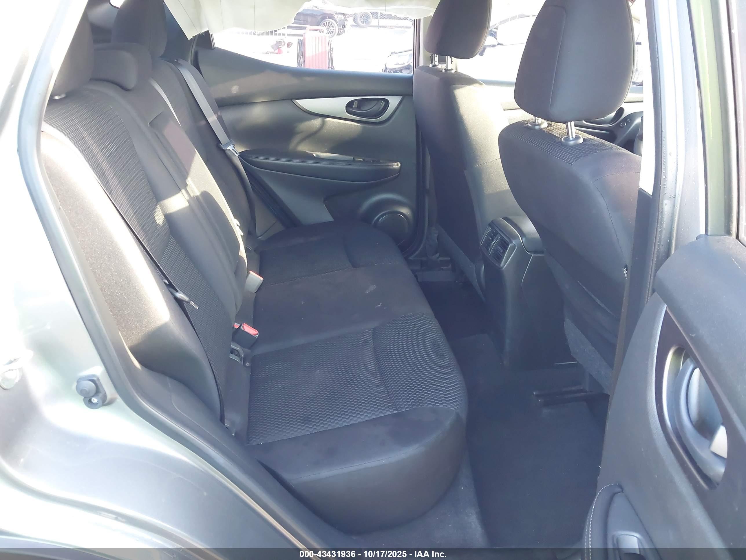 NISSAN ROGUE image 8