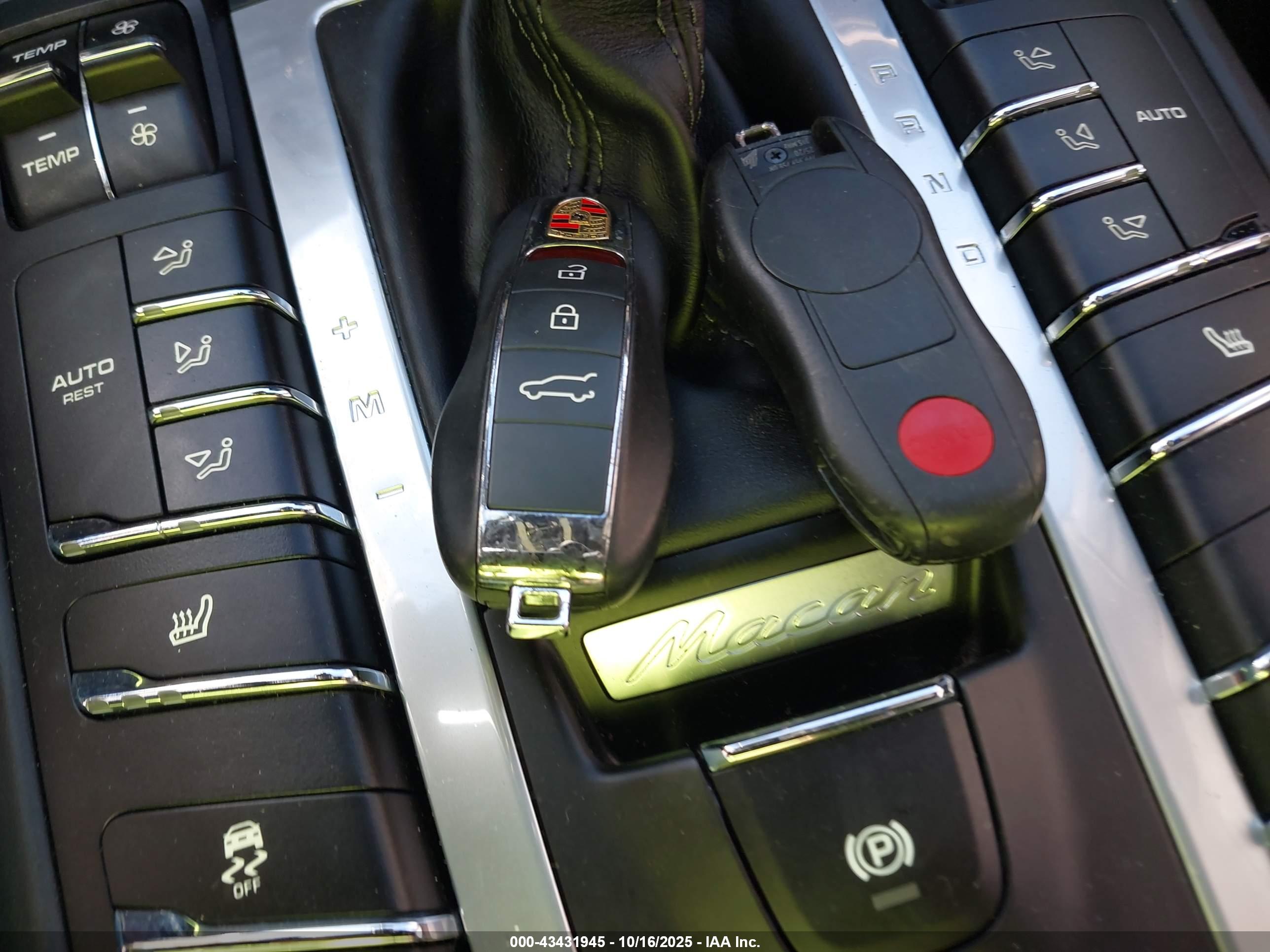 PORSCHE MACAN image 11