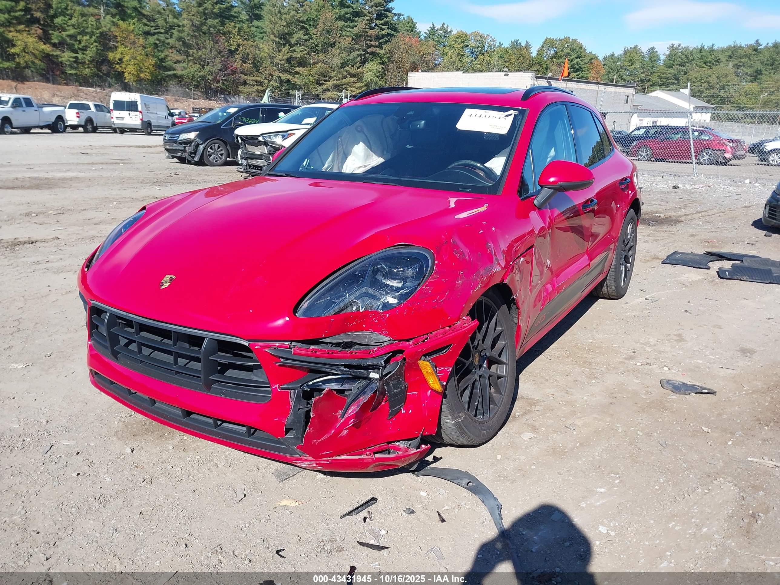 PORSCHE MACAN image 2