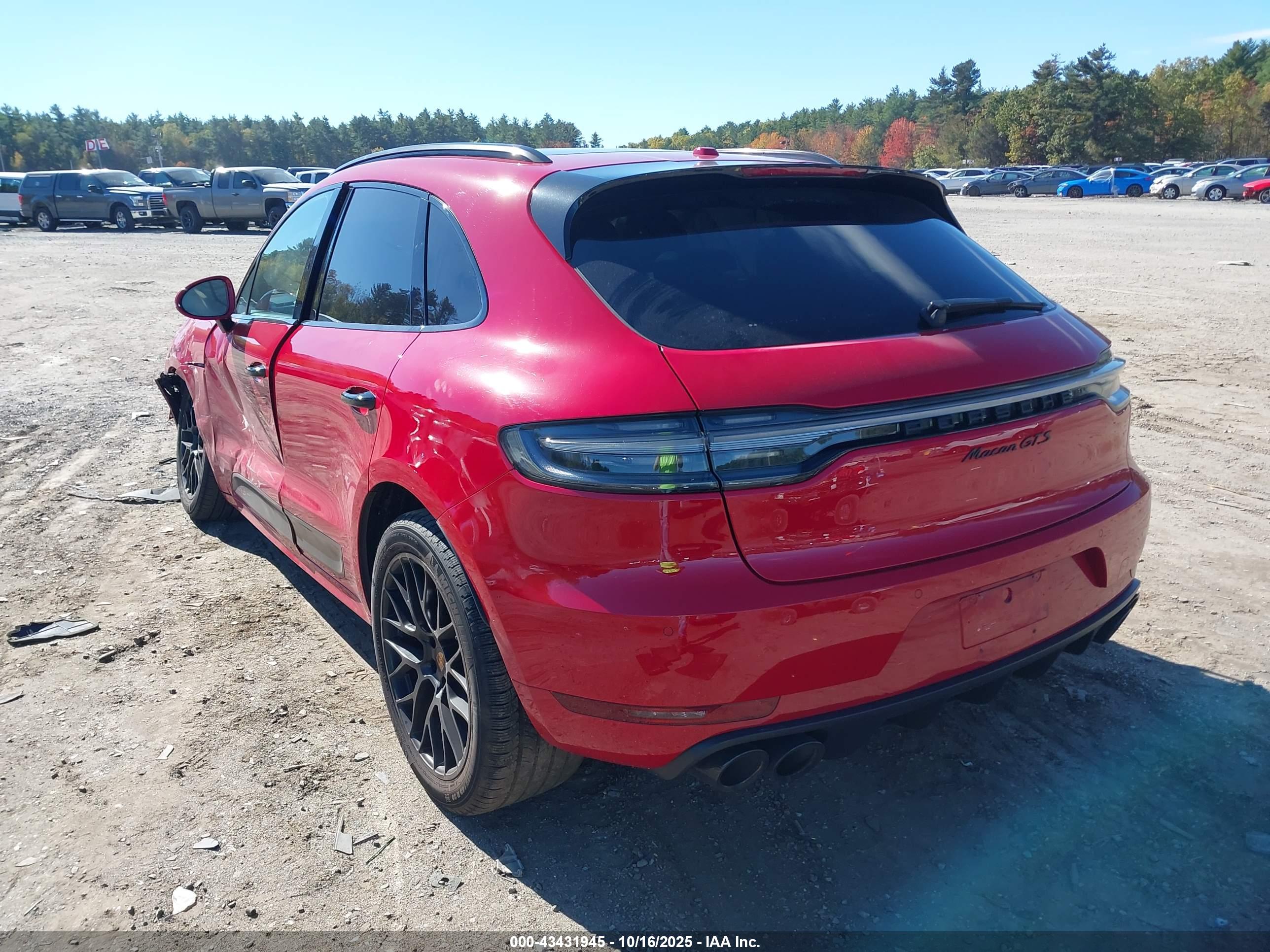 PORSCHE MACAN image 3