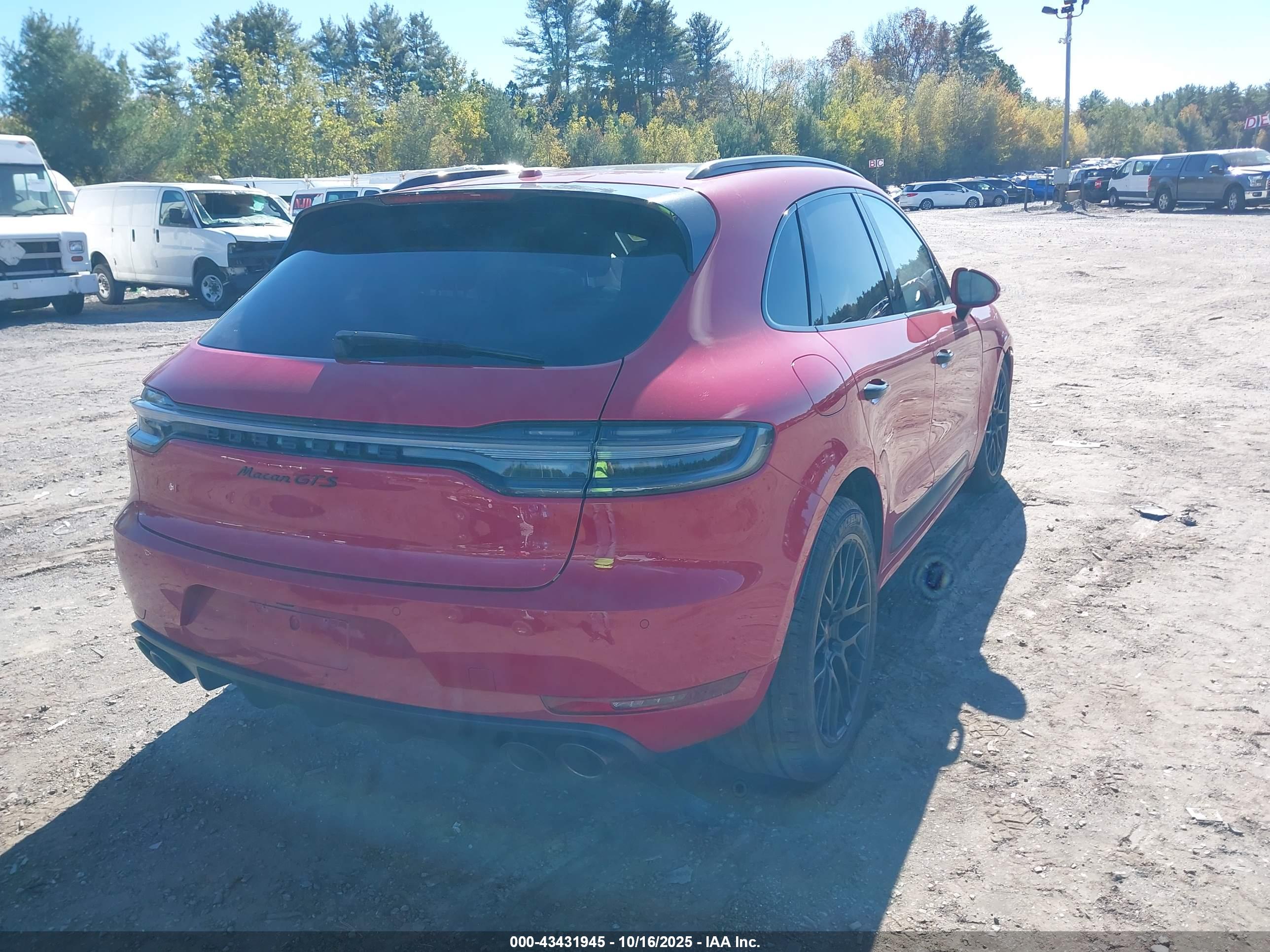 PORSCHE MACAN image 4