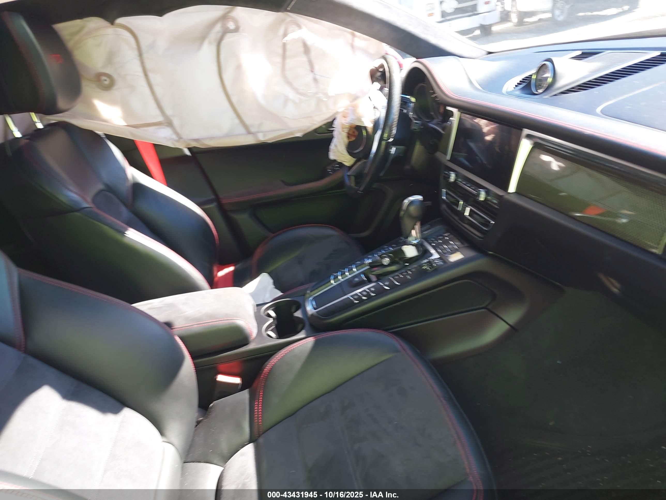 PORSCHE MACAN image 5