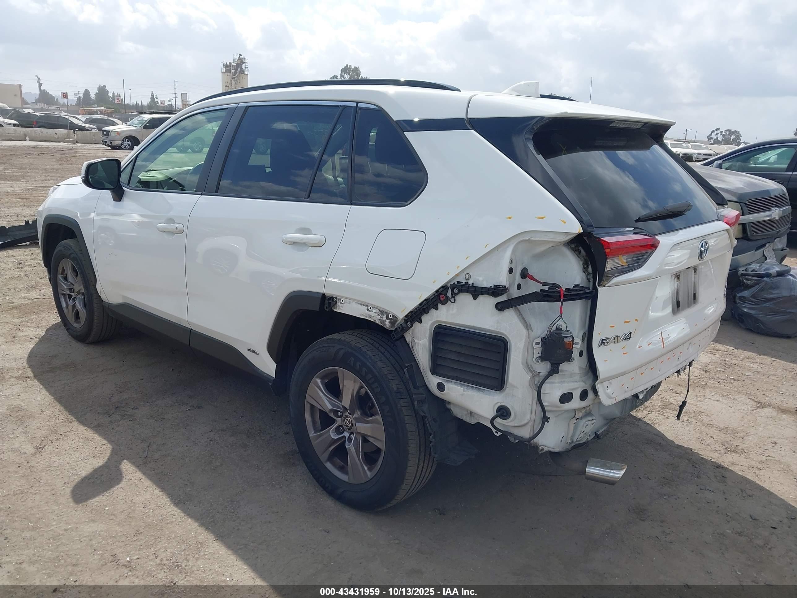 TOYOTA RAV4 image 3