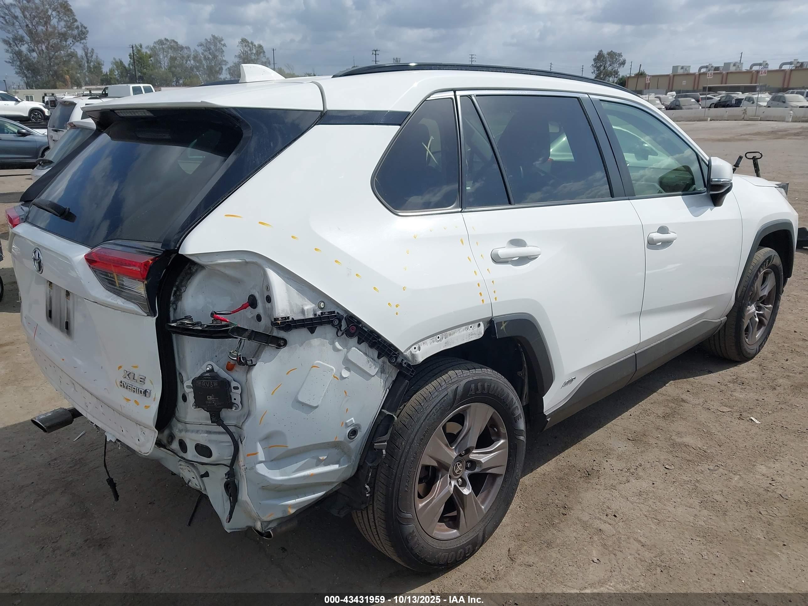 TOYOTA RAV4 image 4