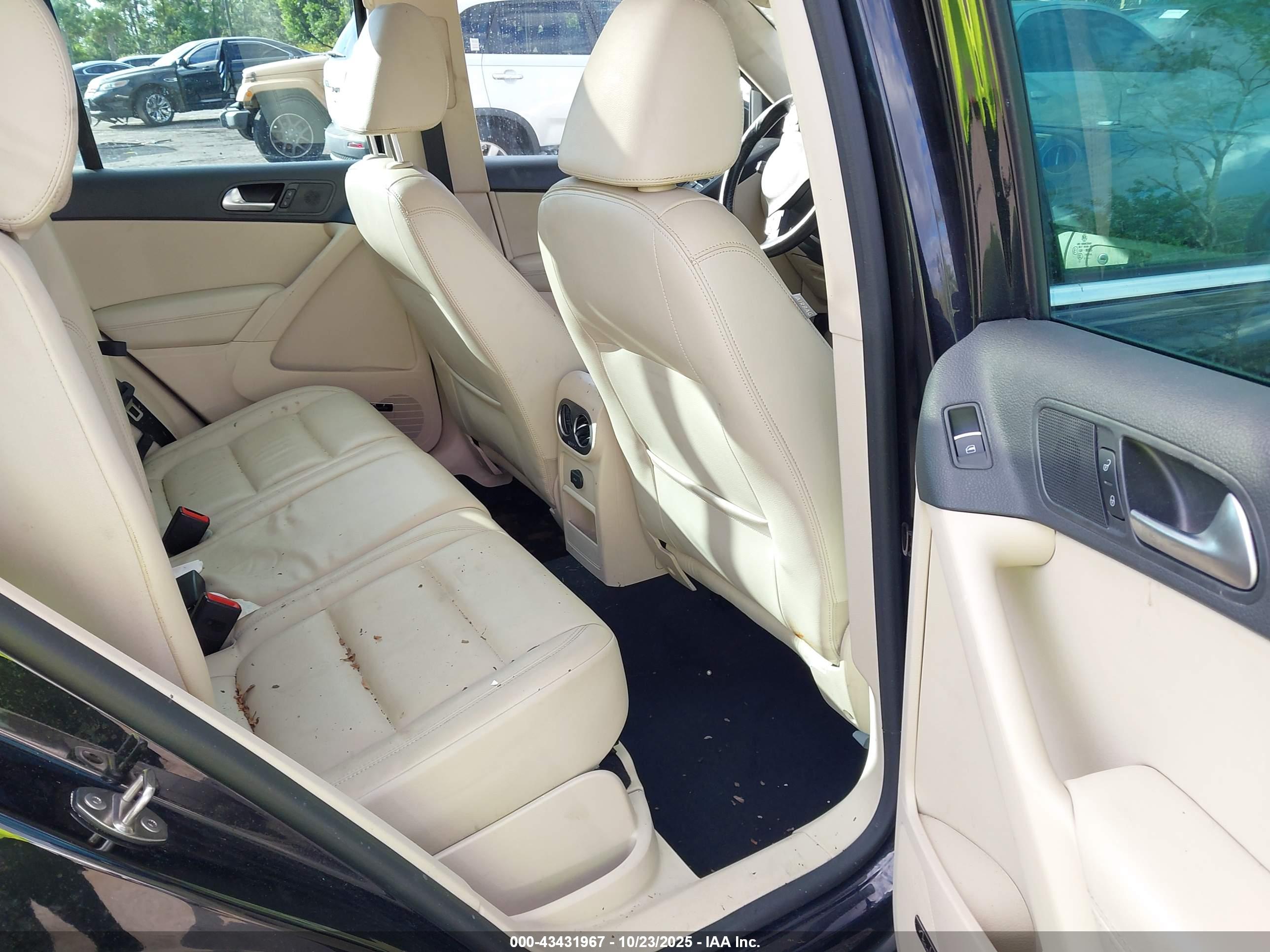 VOLKSWAGEN TIGUAN image 8