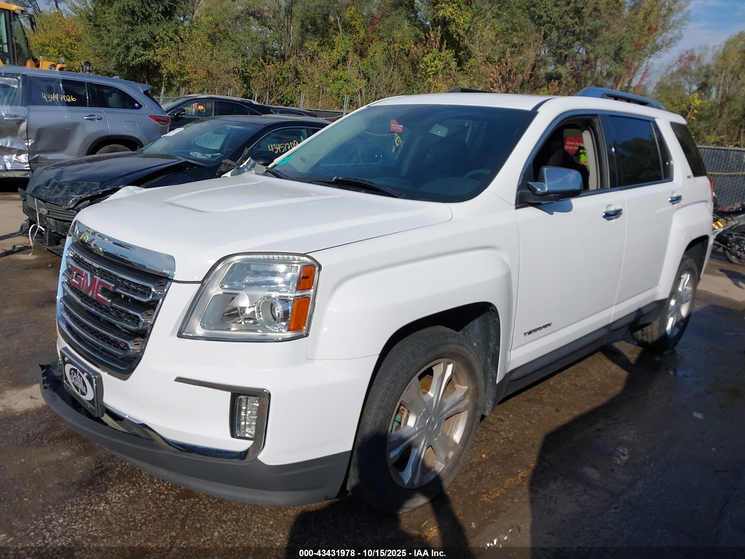 GMC TERRAIN image 2